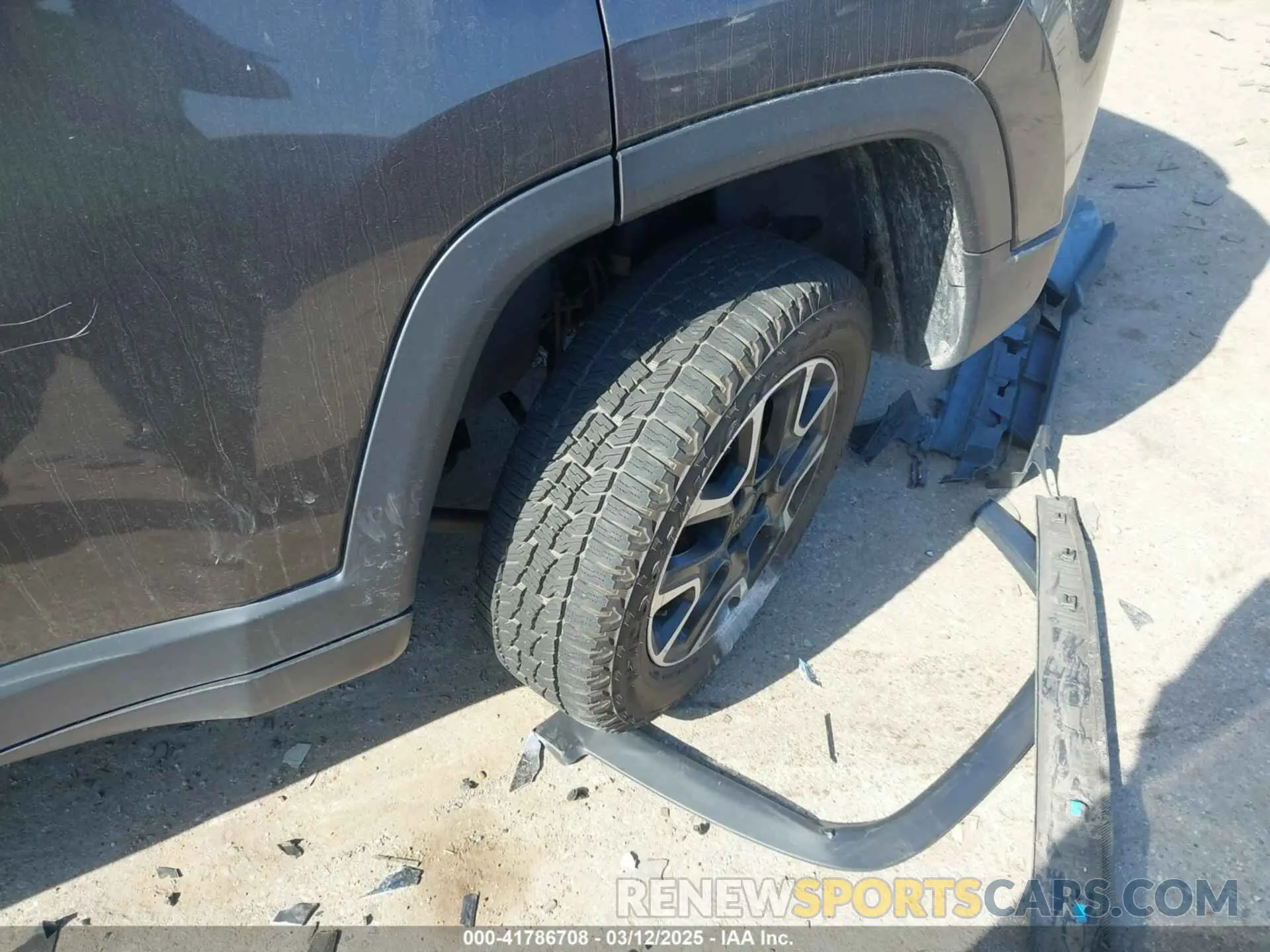 6 Photograph of a damaged car 3C4NJDDBXKT811171 JEEP COMPASS 2019