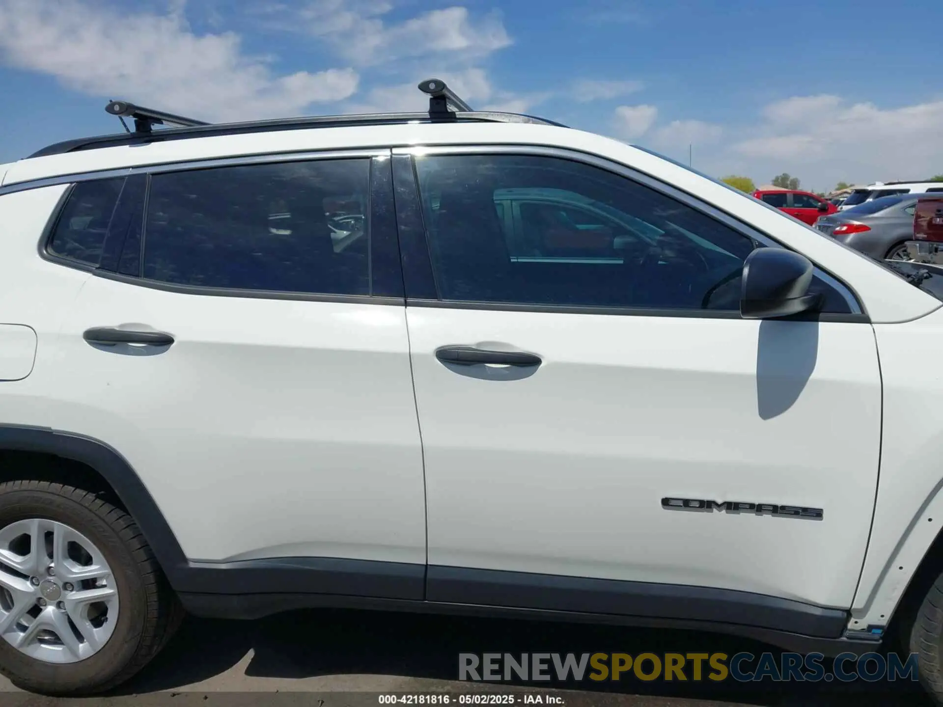 14 Photograph of a damaged car 3C4NJCAB5LT253133 JEEP COMPASS 2020