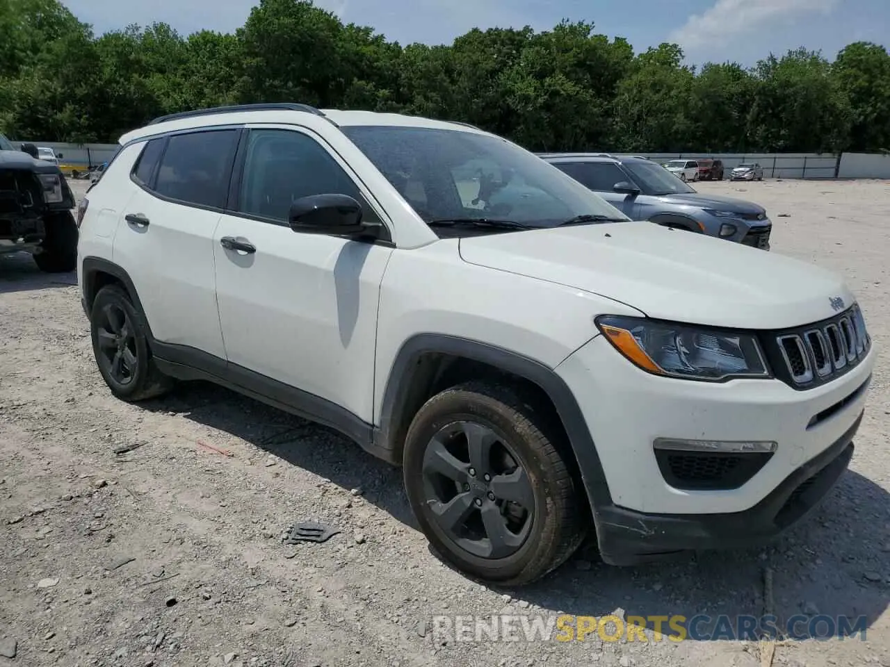 4 Photograph of a damaged car 3C4NJCAB7LT256955 JEEP COMPASS 2020