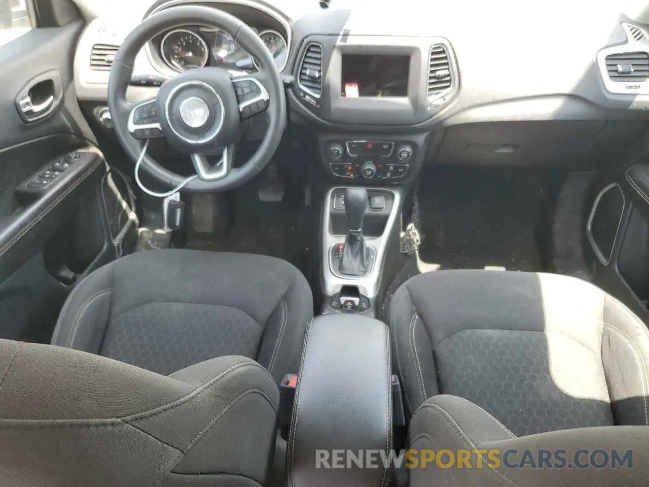 8 Photograph of a damaged car 3C4NJCAB7LT256955 JEEP COMPASS 2020