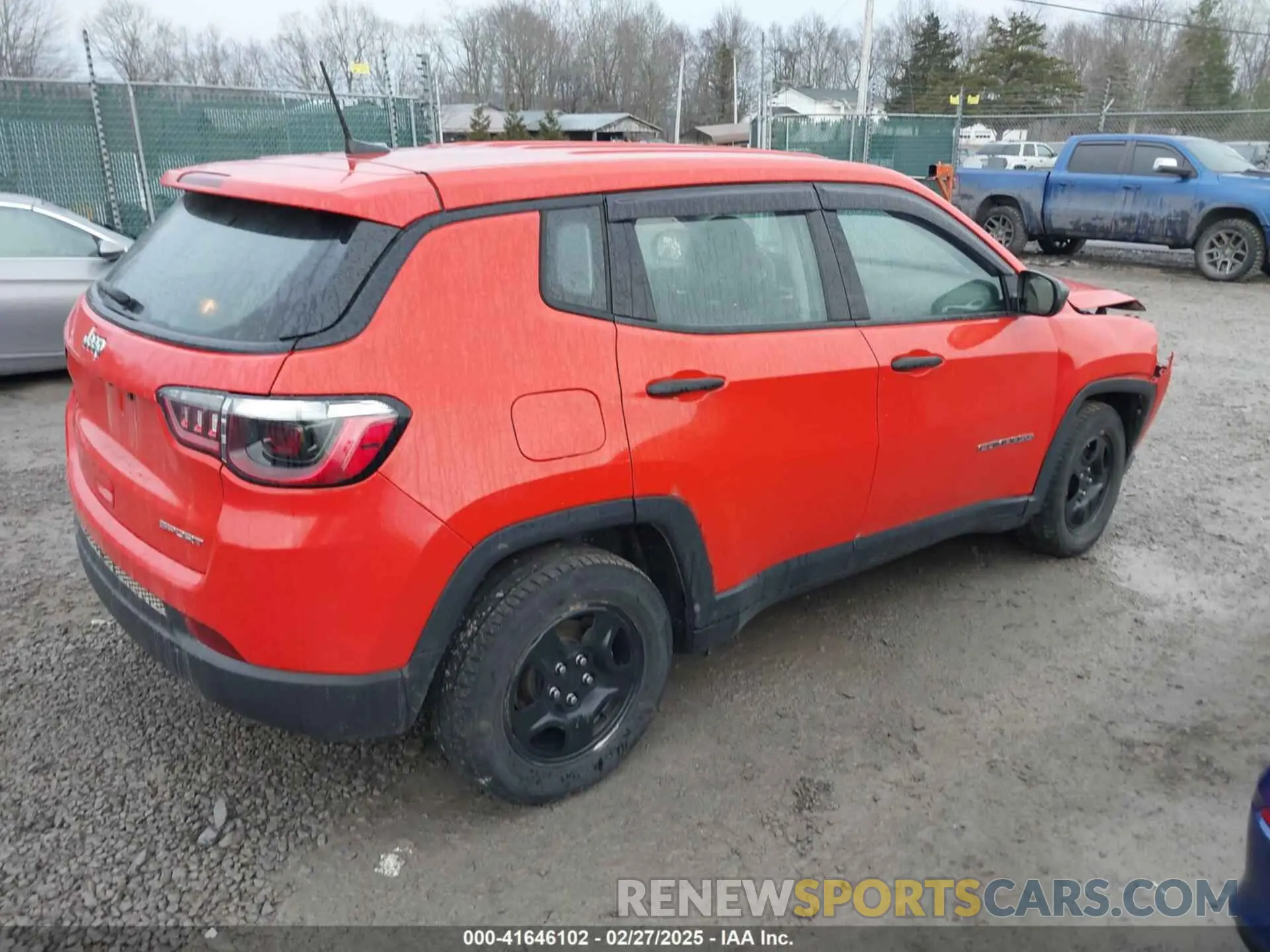 4 Photograph of a damaged car 3C4NJCAB8LT252994 JEEP COMPASS 2020