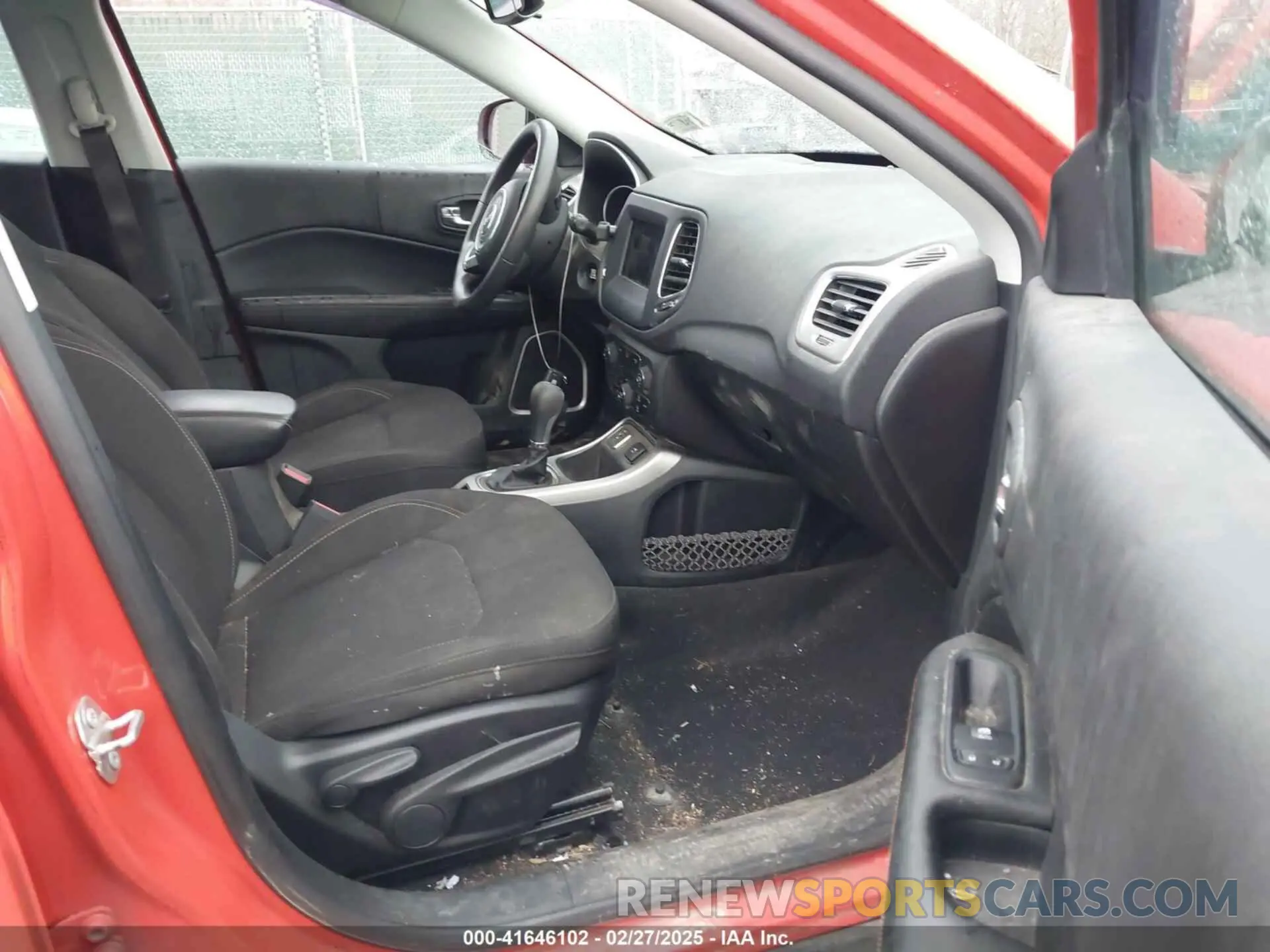 5 Photograph of a damaged car 3C4NJCAB8LT252994 JEEP COMPASS 2020
