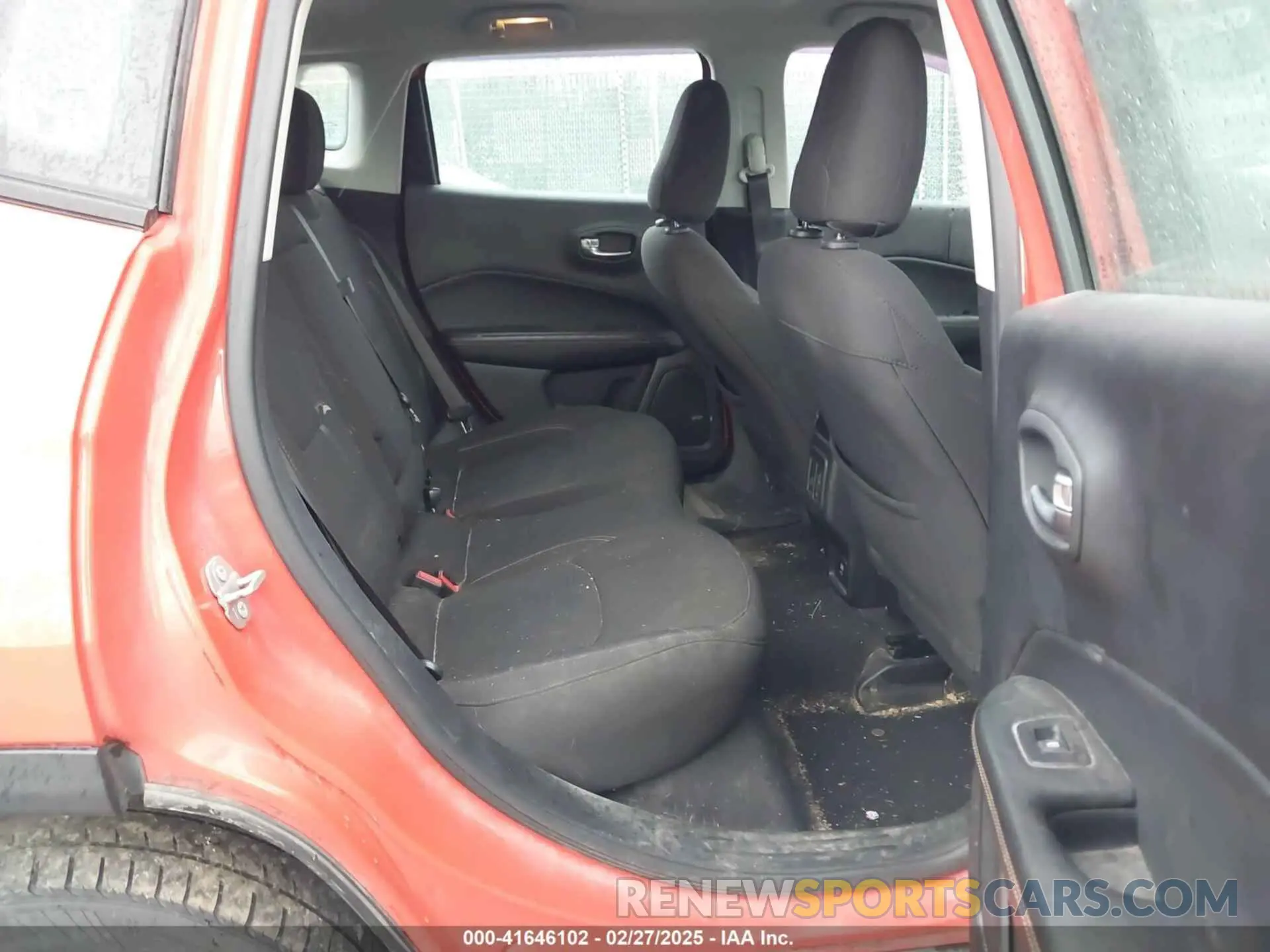 8 Photograph of a damaged car 3C4NJCAB8LT252994 JEEP COMPASS 2020