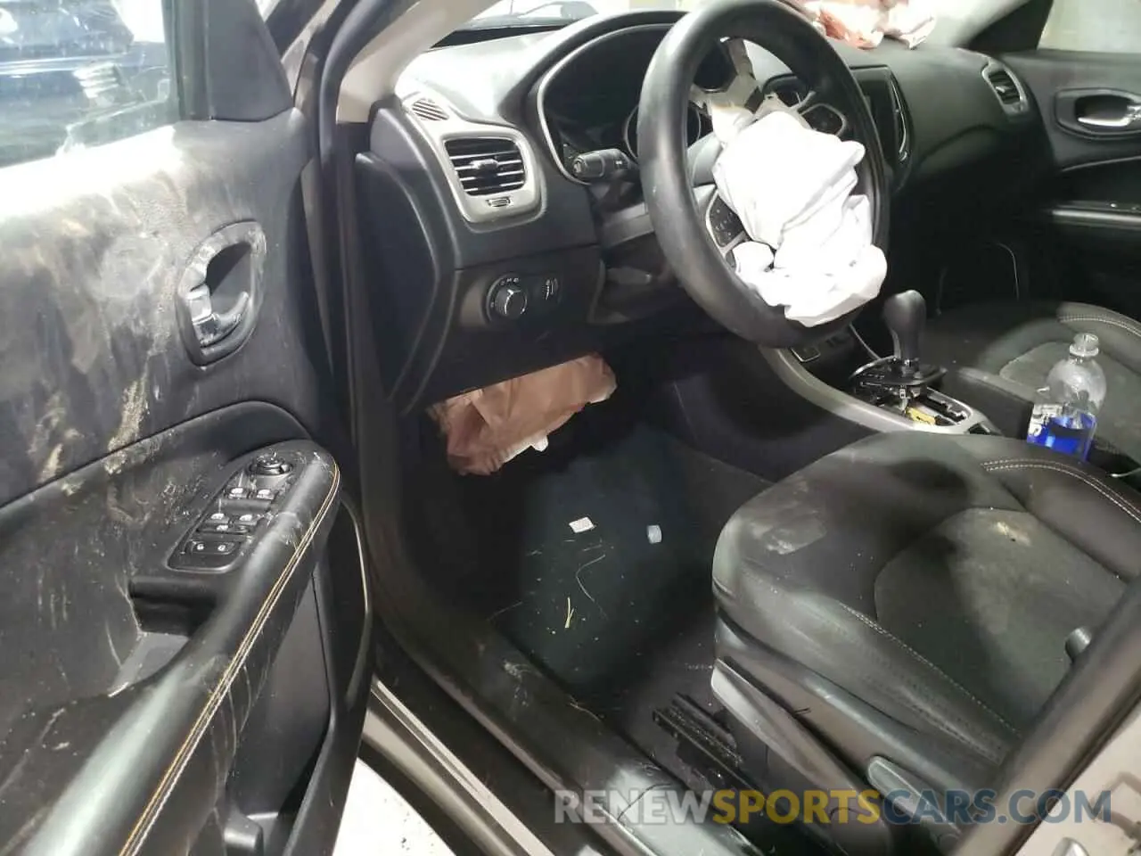 8 Photograph of a damaged car 3C4NJCAB9LT144349 JEEP COMPASS 2020