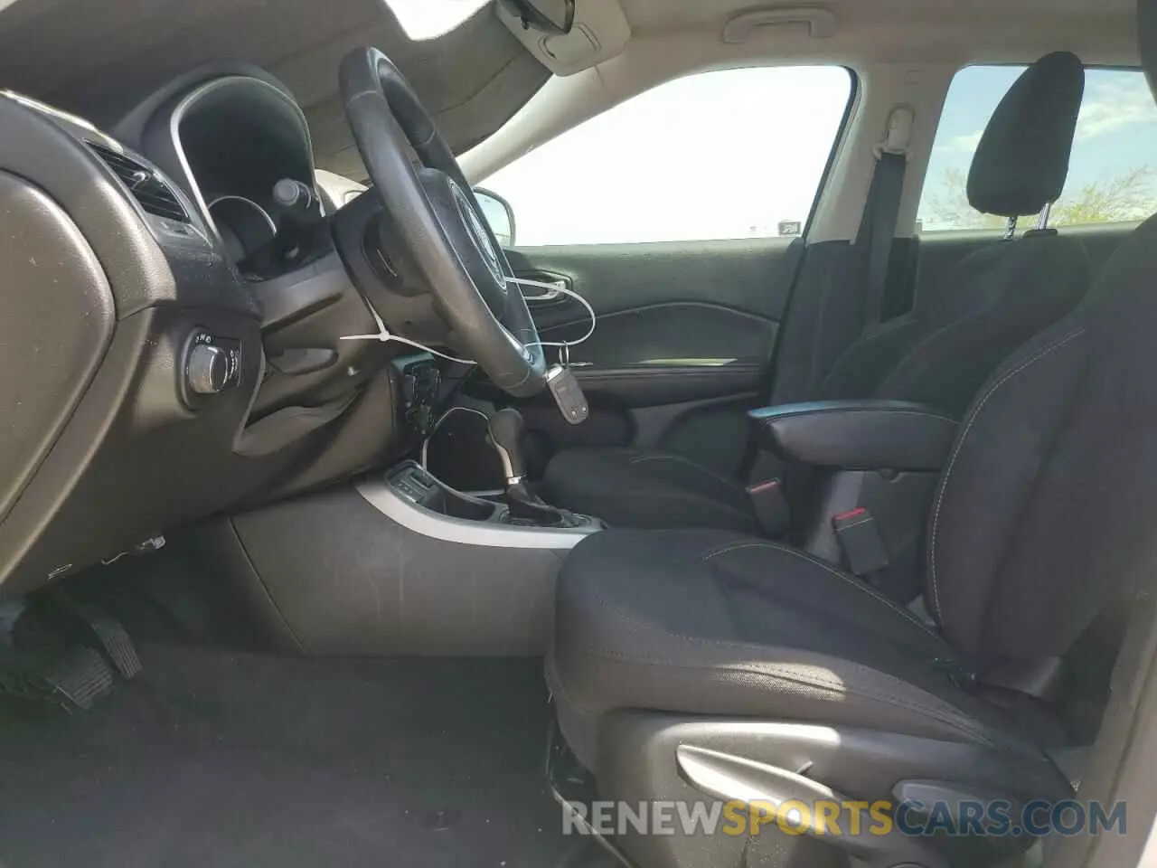 7 Photograph of a damaged car 3C4NJCAB9LT147655 JEEP COMPASS 2020