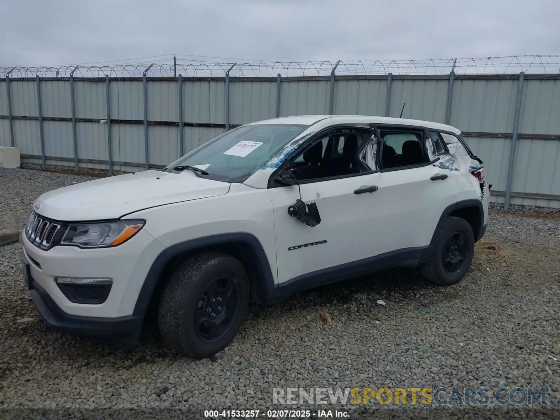 6 Photograph of a damaged car 3C4NJCAB9LT218479 JEEP COMPASS 2020