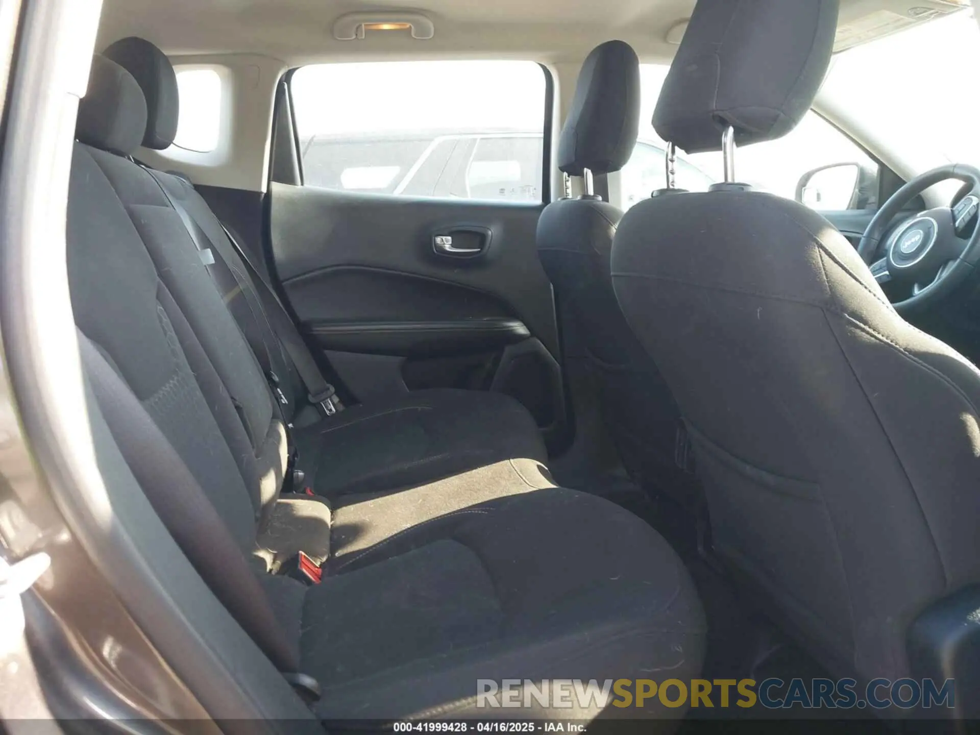 8 Photograph of a damaged car 3C4NJCAB9LT220023 JEEP COMPASS 2020
