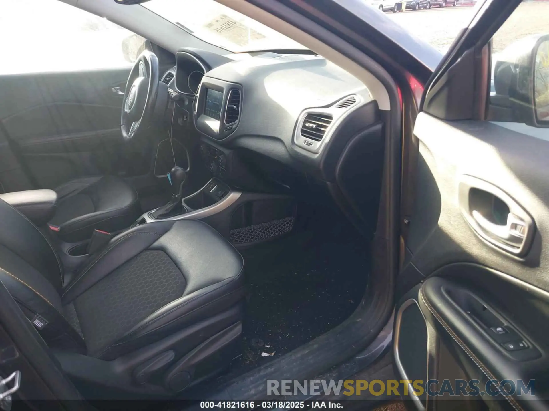 5 Photograph of a damaged car 3C4NJCBB0LT247013 JEEP COMPASS 2020
