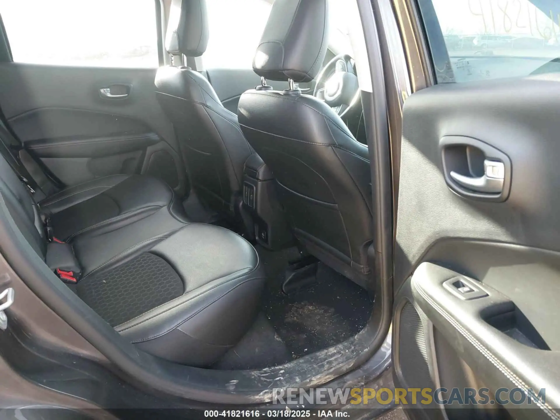8 Photograph of a damaged car 3C4NJCBB0LT247013 JEEP COMPASS 2020