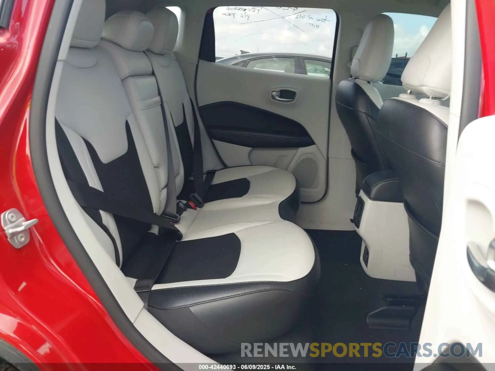 8 Photograph of a damaged car 3C4NJCBB2LT154879 JEEP COMPASS 2020