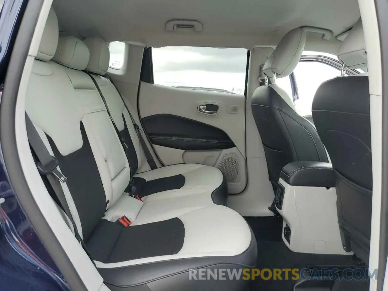 11 Photograph of a damaged car 3C4NJCBB2LT159063 JEEP COMPASS 2020