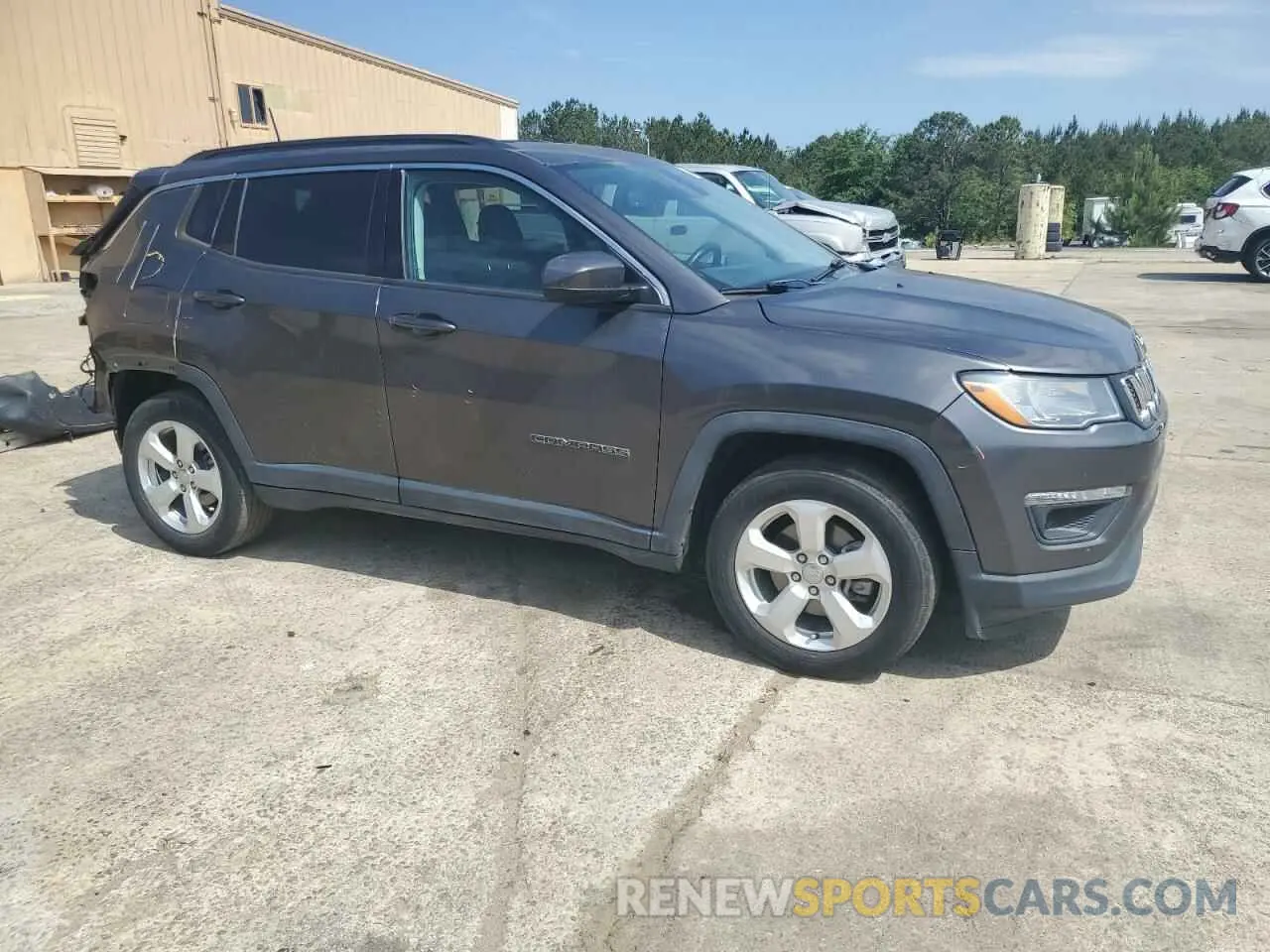 4 Photograph of a damaged car 3C4NJCBB2LT247031 JEEP COMPASS 2020