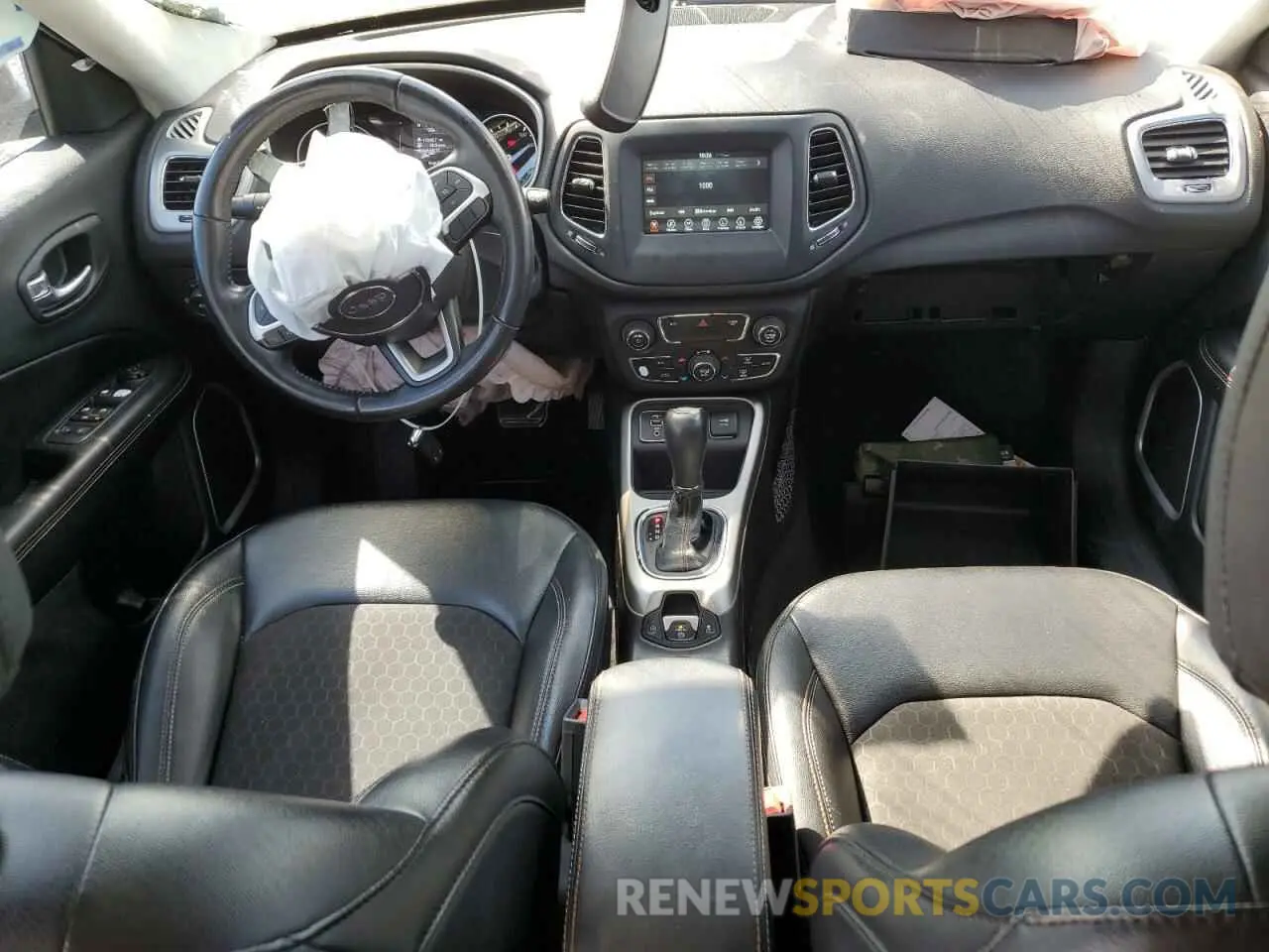 8 Photograph of a damaged car 3C4NJCBB3LT126542 JEEP COMPASS 2020