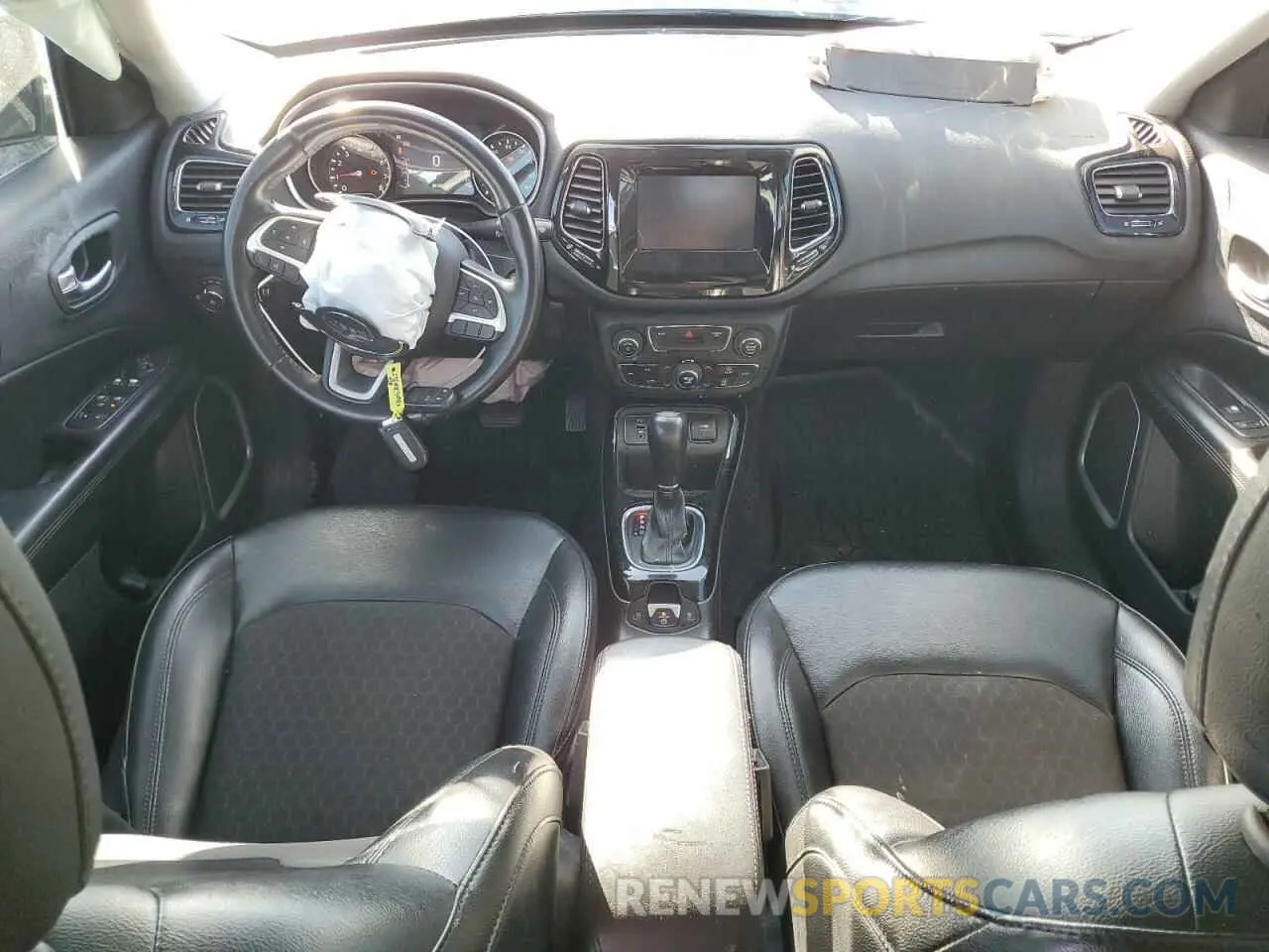 8 Photograph of a damaged car 3C4NJCBB3LT129392 JEEP COMPASS 2020