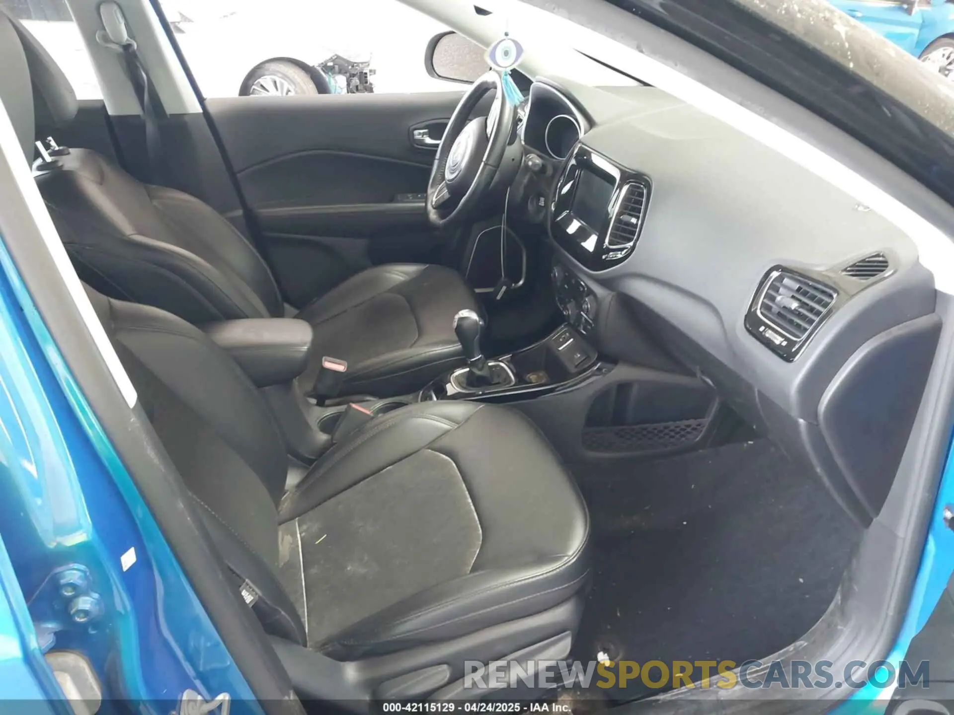 5 Photograph of a damaged car 3C4NJCBB3LT257440 JEEP COMPASS 2020
