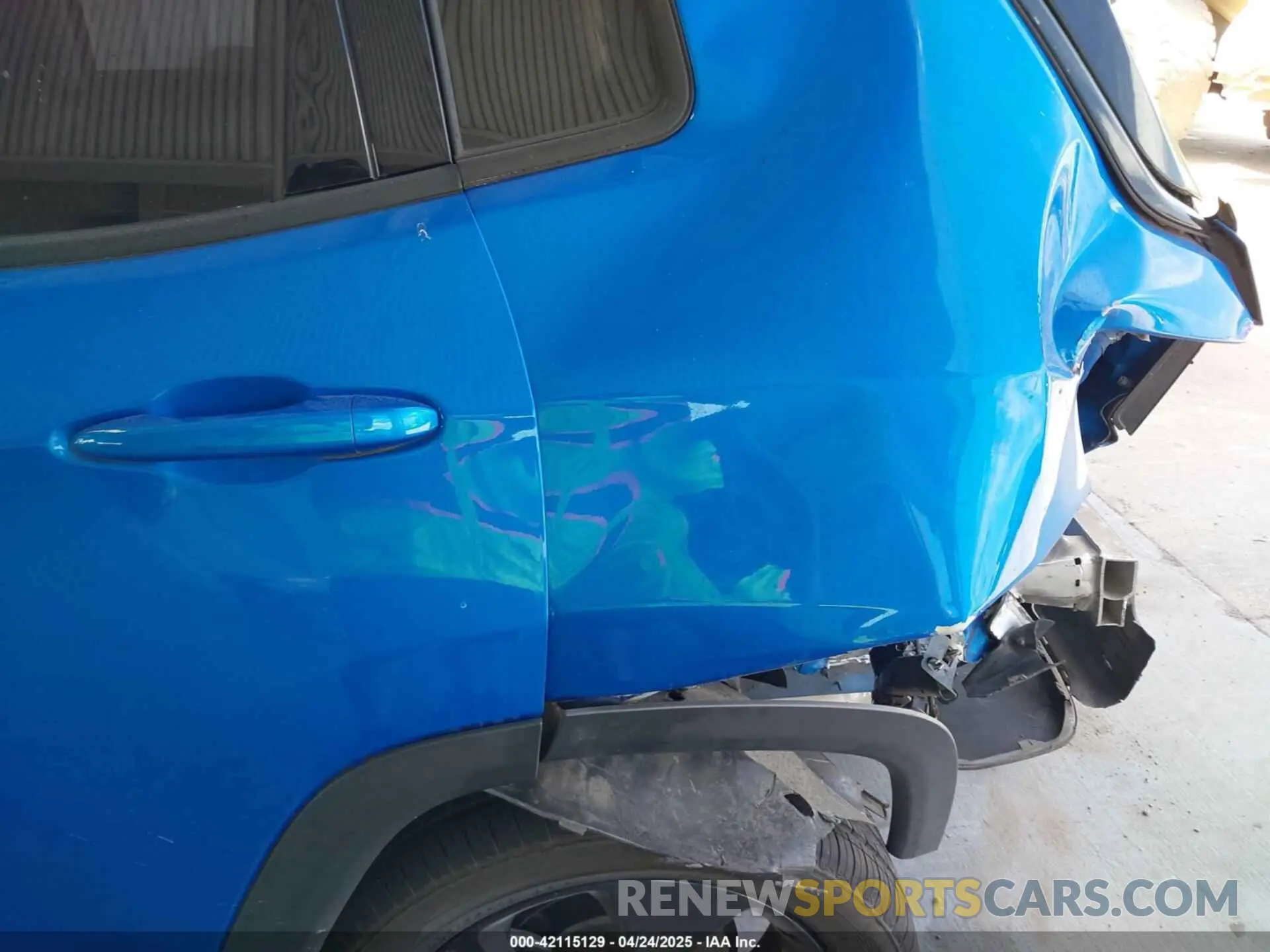 6 Photograph of a damaged car 3C4NJCBB3LT257440 JEEP COMPASS 2020