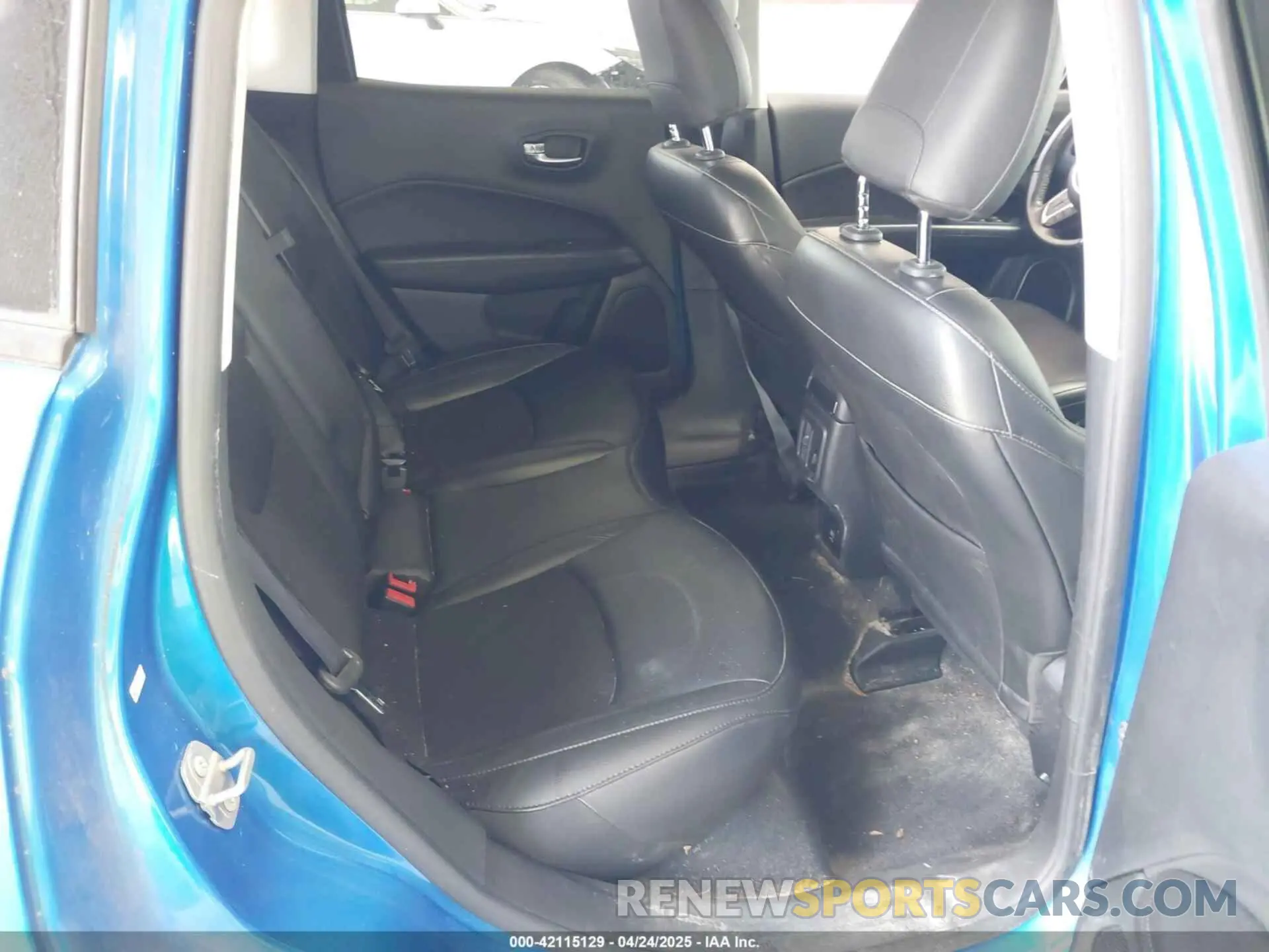 8 Photograph of a damaged car 3C4NJCBB3LT257440 JEEP COMPASS 2020