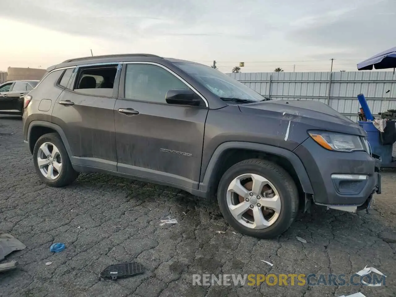 4 Photograph of a damaged car 3C4NJCBB4LT141325 JEEP COMPASS 2020