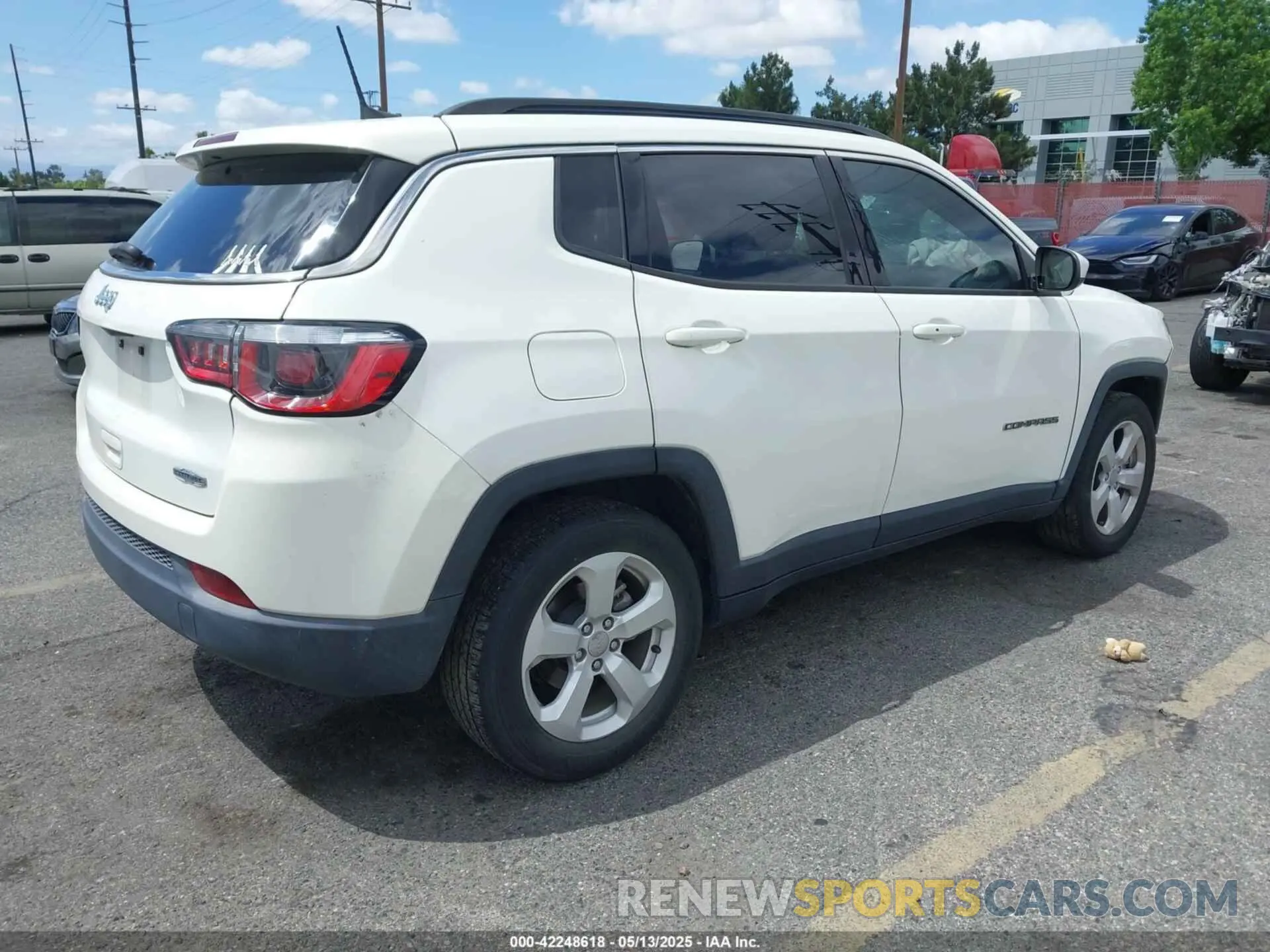 4 Photograph of a damaged car 3C4NJCBB4LT141695 JEEP COMPASS 2020