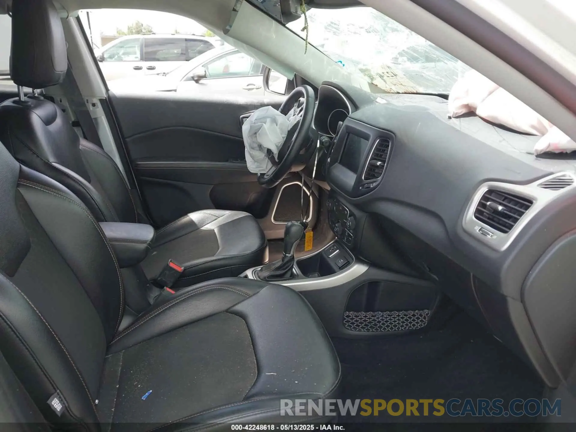 5 Photograph of a damaged car 3C4NJCBB4LT141695 JEEP COMPASS 2020