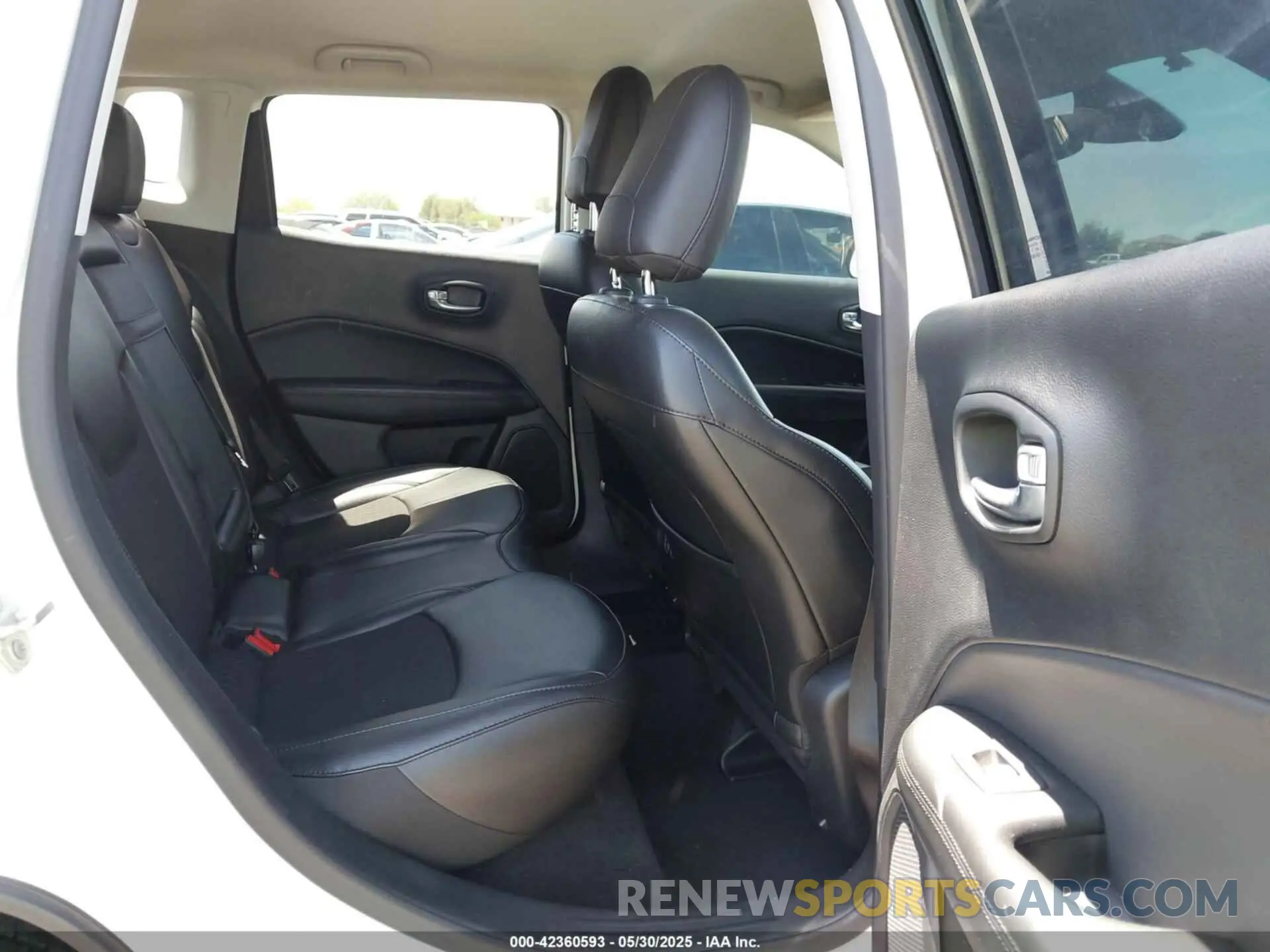 8 Photograph of a damaged car 3C4NJCBB5LT129328 JEEP COMPASS 2020