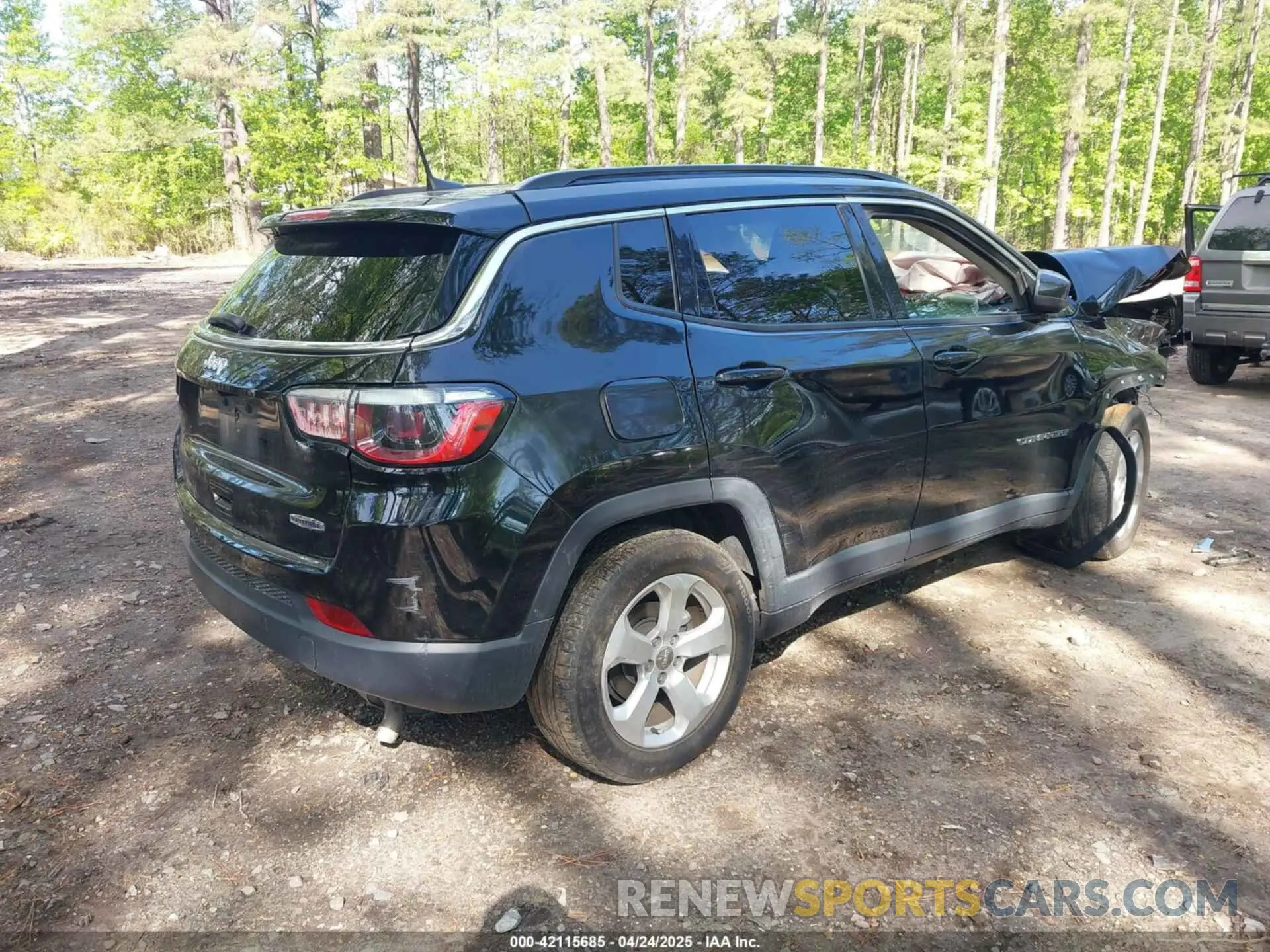 4 Photograph of a damaged car 3C4NJCBB5LT257567 JEEP COMPASS 2020