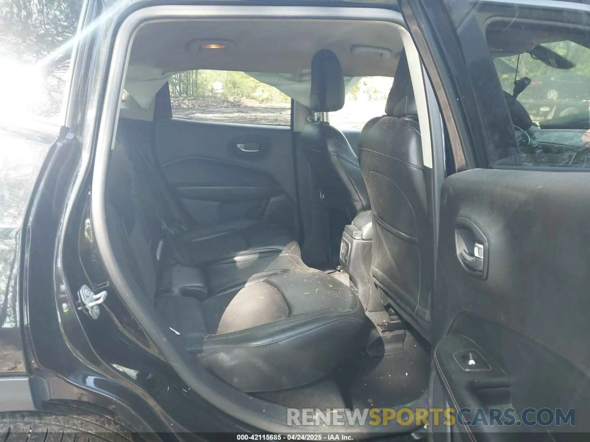 8 Photograph of a damaged car 3C4NJCBB5LT257567 JEEP COMPASS 2020