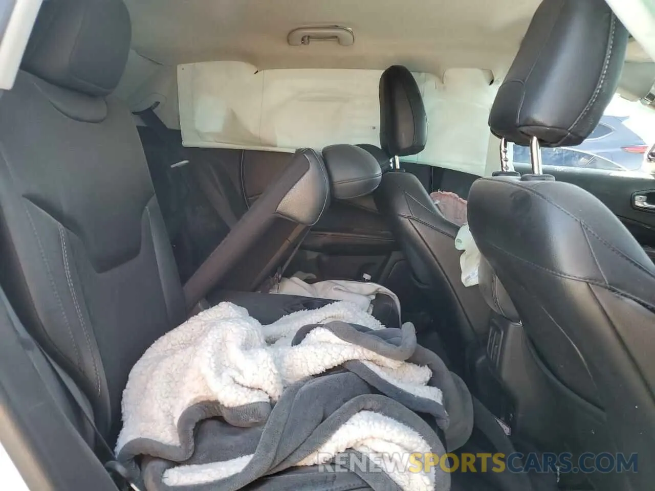 10 Photograph of a damaged car 3C4NJCBB6LT141472 JEEP COMPASS 2020