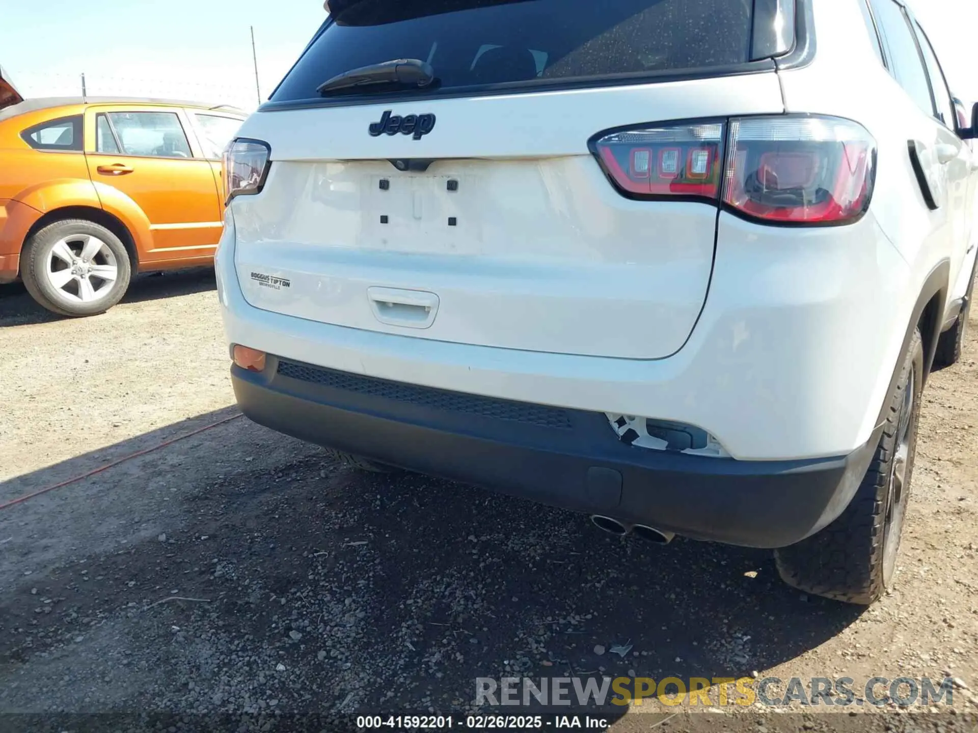 18 Photograph of a damaged car 3C4NJCBB6LT147594 JEEP COMPASS 2020