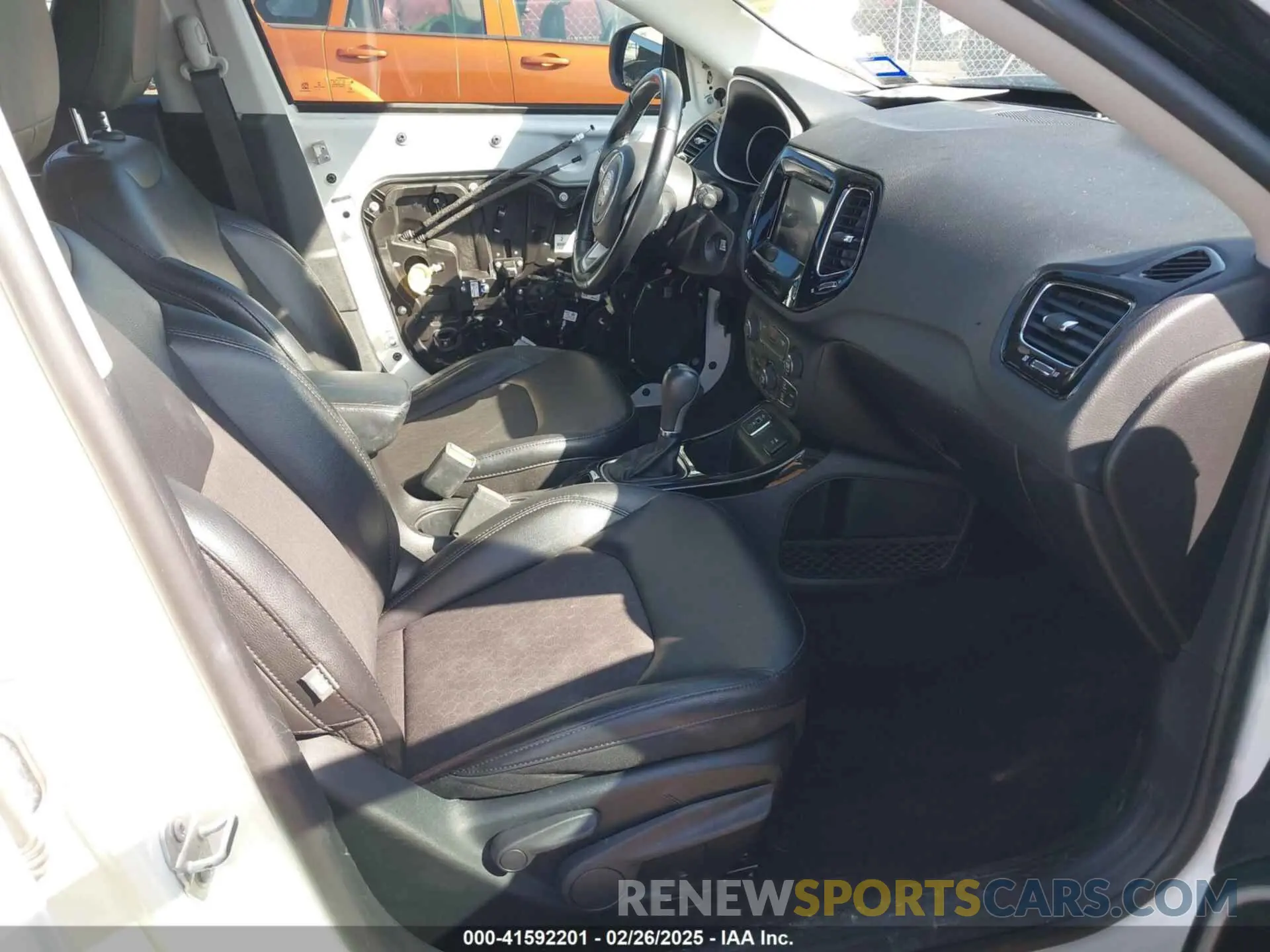 5 Photograph of a damaged car 3C4NJCBB6LT147594 JEEP COMPASS 2020