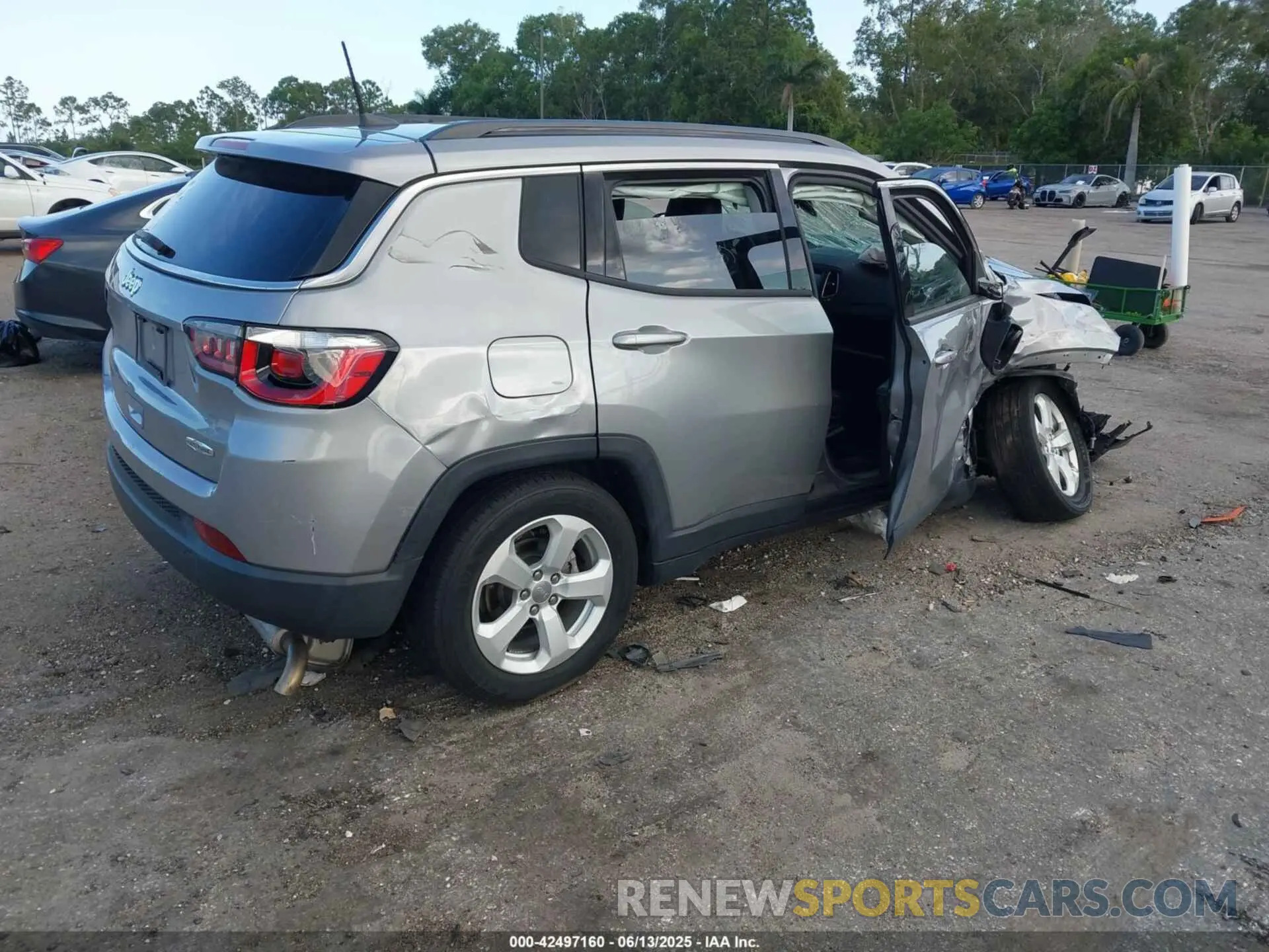 4 Photograph of a damaged car 3C4NJCBB6LT235321 JEEP COMPASS 2020