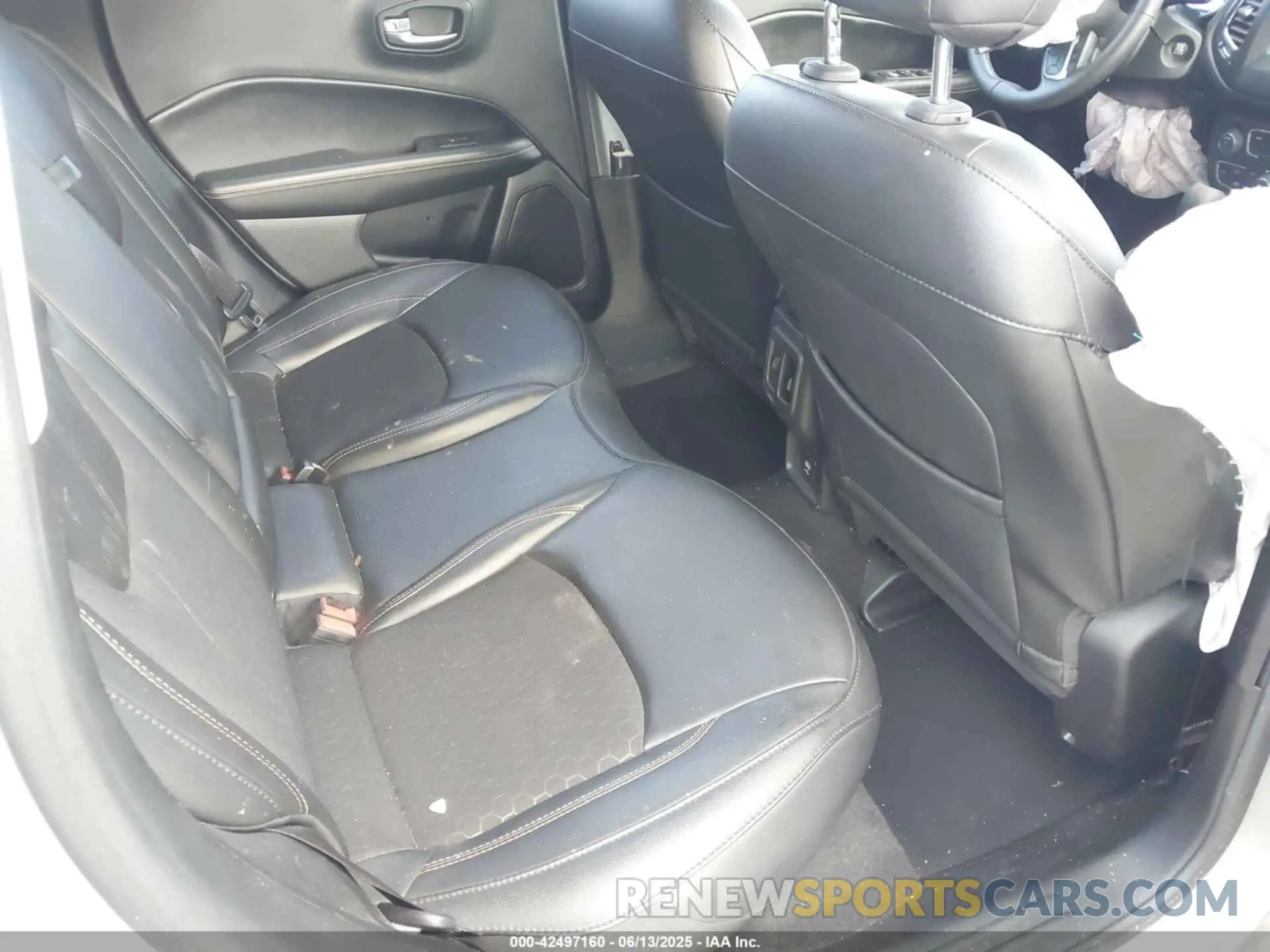 8 Photograph of a damaged car 3C4NJCBB6LT235321 JEEP COMPASS 2020