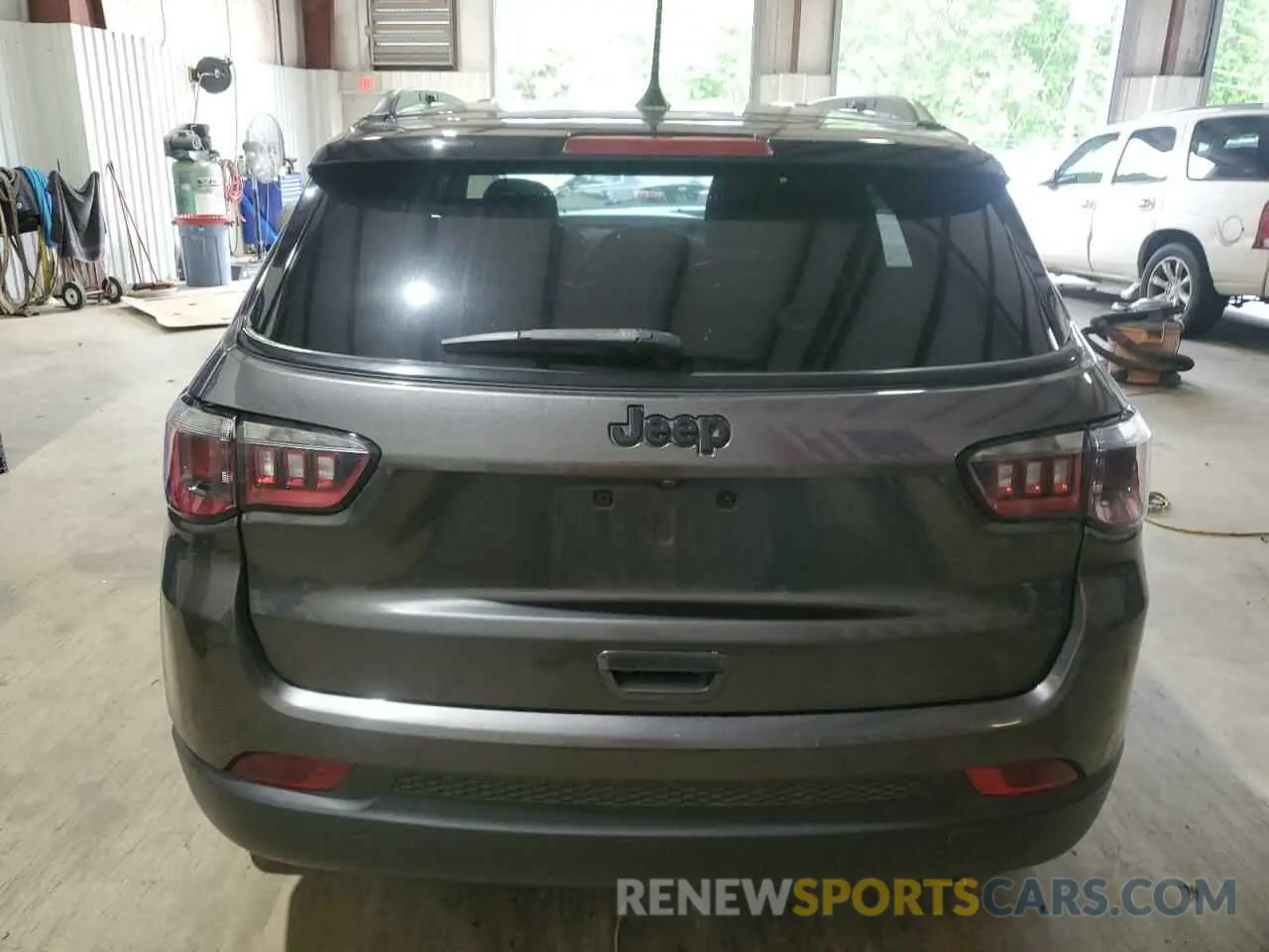 6 Photograph of a damaged car 3C4NJCBB6LT252619 JEEP COMPASS 2020