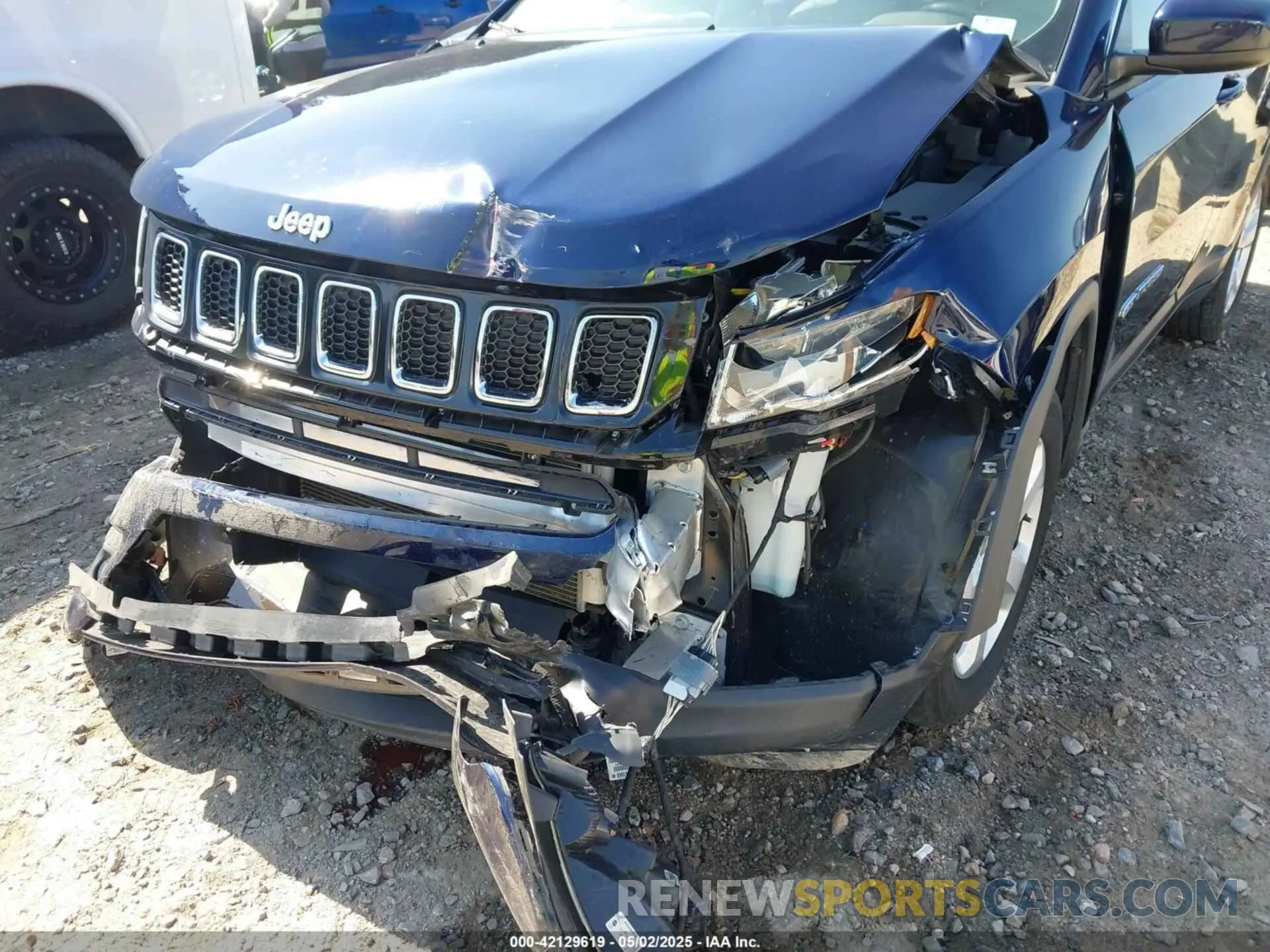 17 Photograph of a damaged car 3C4NJCBB7LT130383 JEEP COMPASS 2020