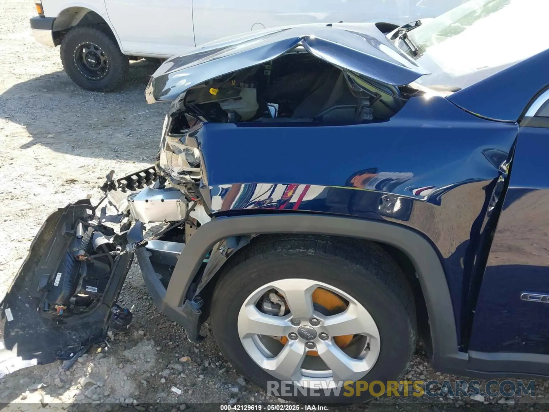 6 Photograph of a damaged car 3C4NJCBB7LT130383 JEEP COMPASS 2020