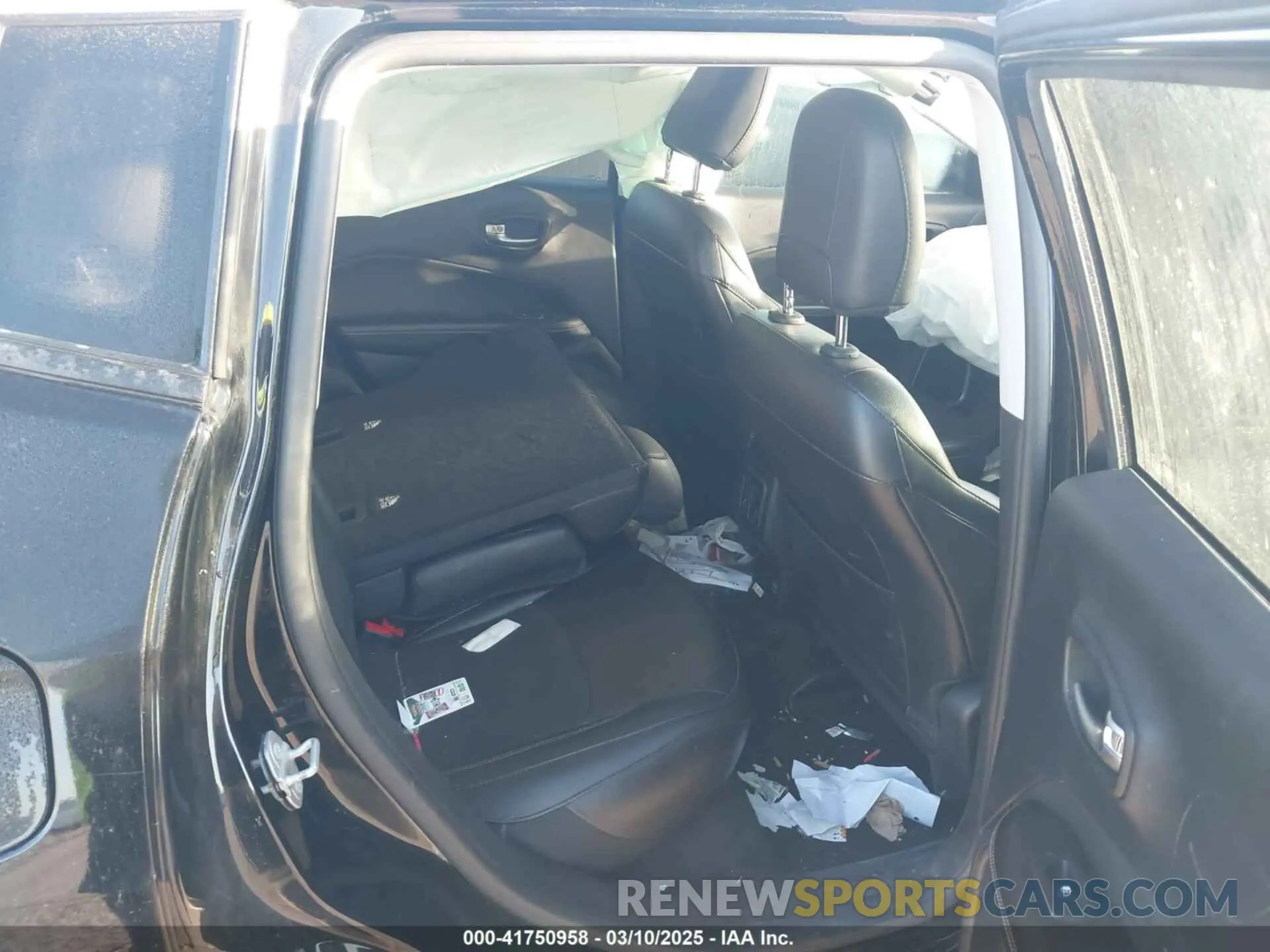 8 Photograph of a damaged car 3C4NJCBB8LT133924 JEEP COMPASS 2020