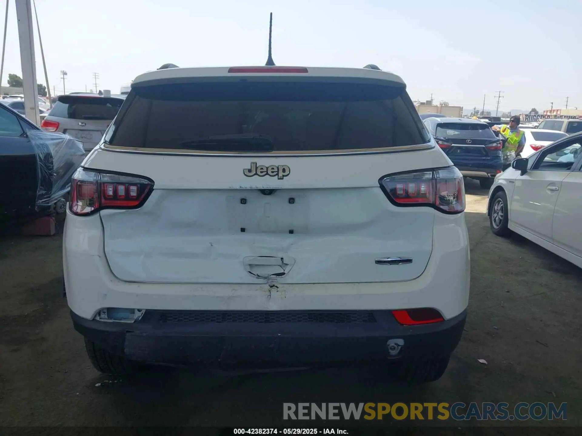 17 Photograph of a damaged car 3C4NJCBB8LT141375 JEEP COMPASS 2020