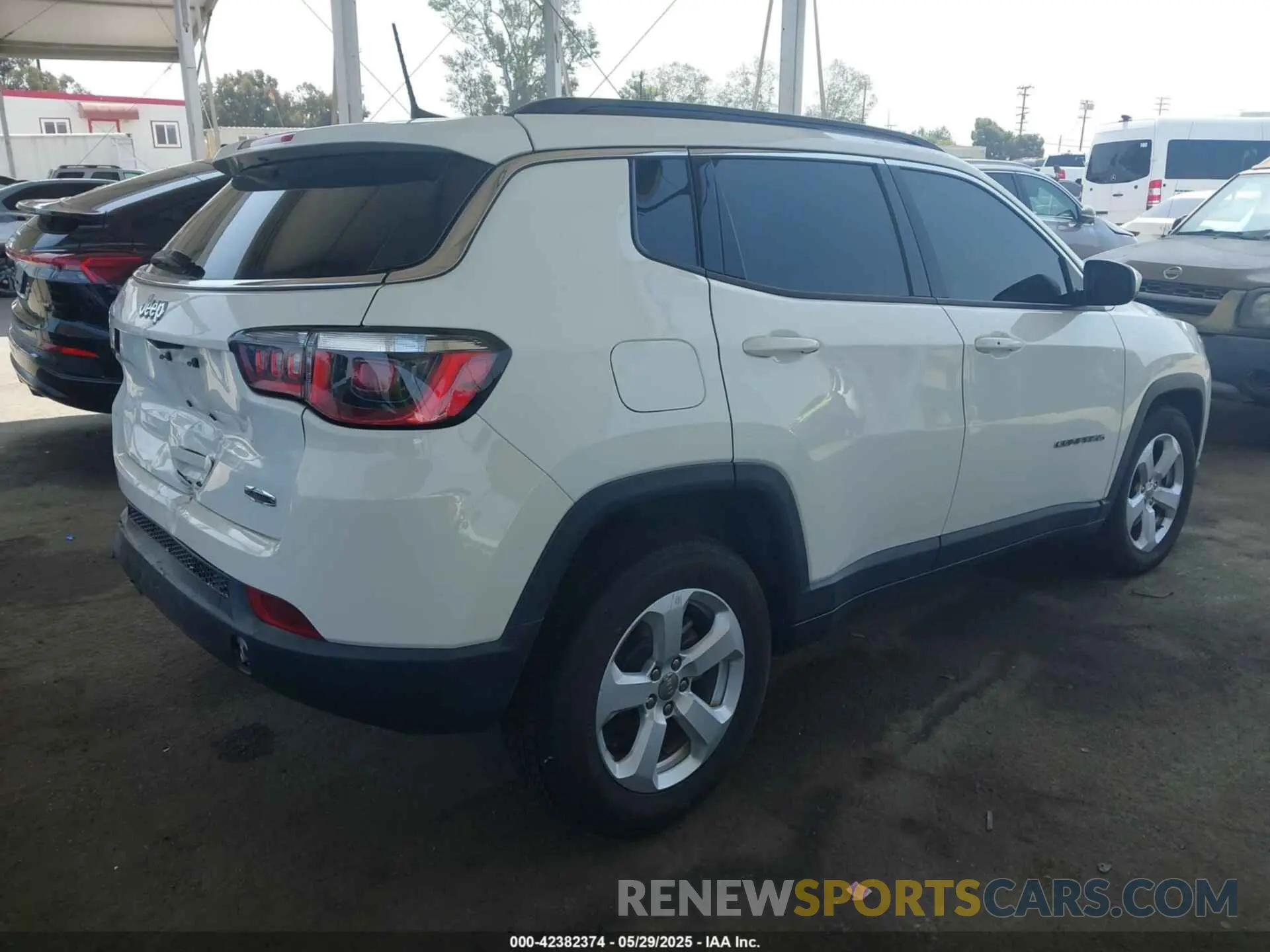 4 Photograph of a damaged car 3C4NJCBB8LT141375 JEEP COMPASS 2020