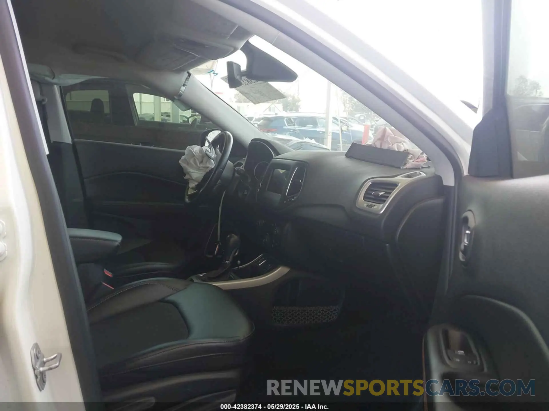 5 Photograph of a damaged car 3C4NJCBB8LT141375 JEEP COMPASS 2020