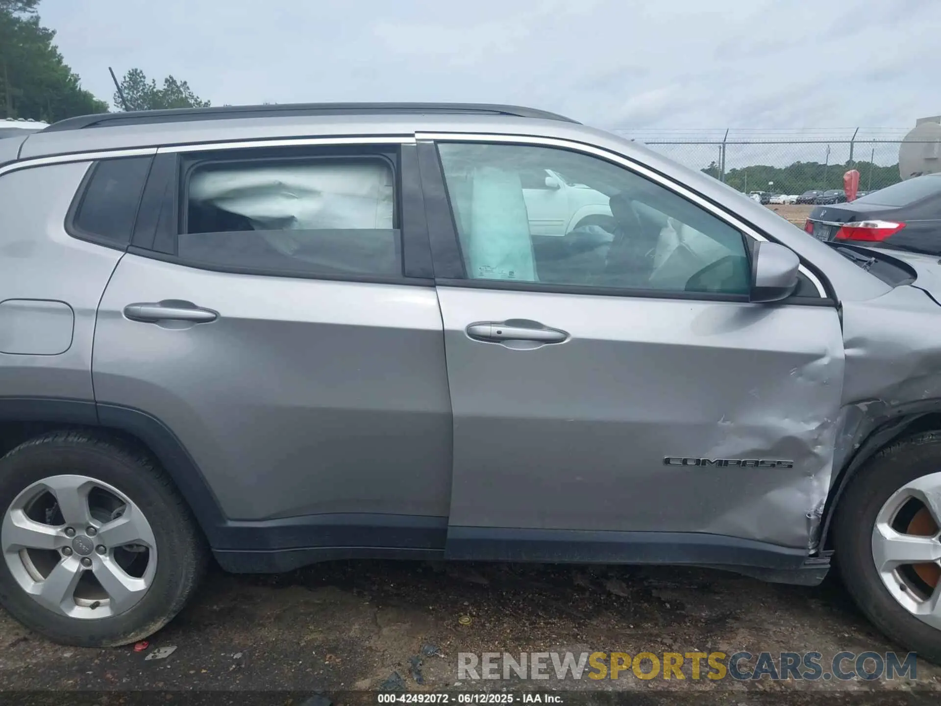 13 Photograph of a damaged car 3C4NJCBB8LT154398 JEEP COMPASS 2020
