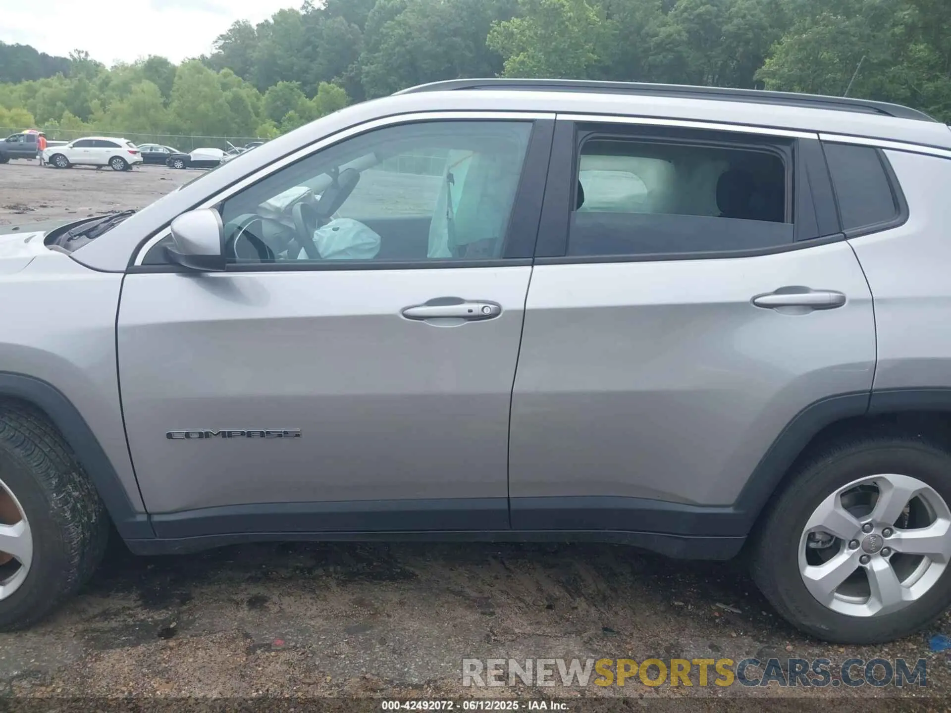 14 Photograph of a damaged car 3C4NJCBB8LT154398 JEEP COMPASS 2020