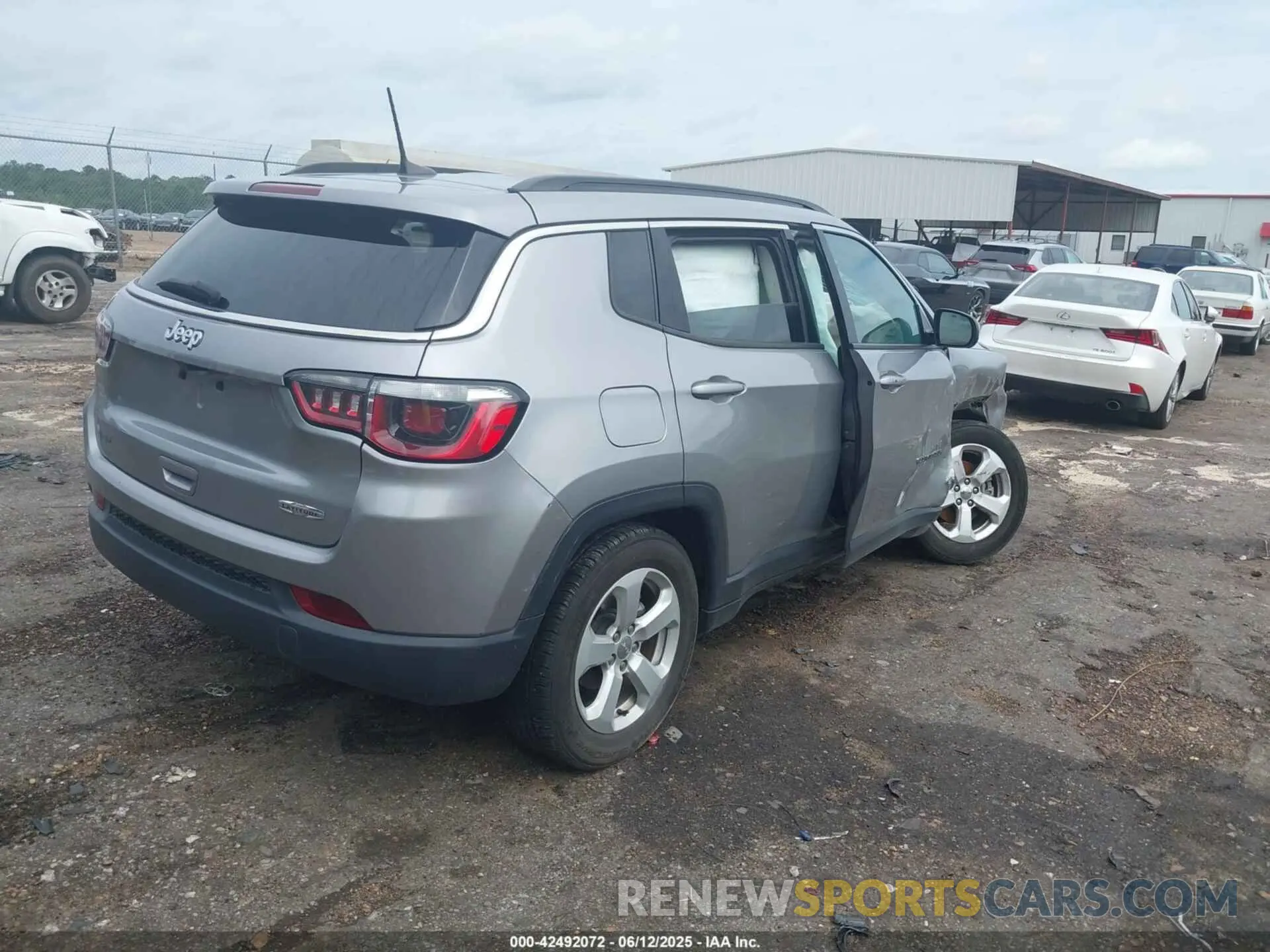 4 Photograph of a damaged car 3C4NJCBB8LT154398 JEEP COMPASS 2020