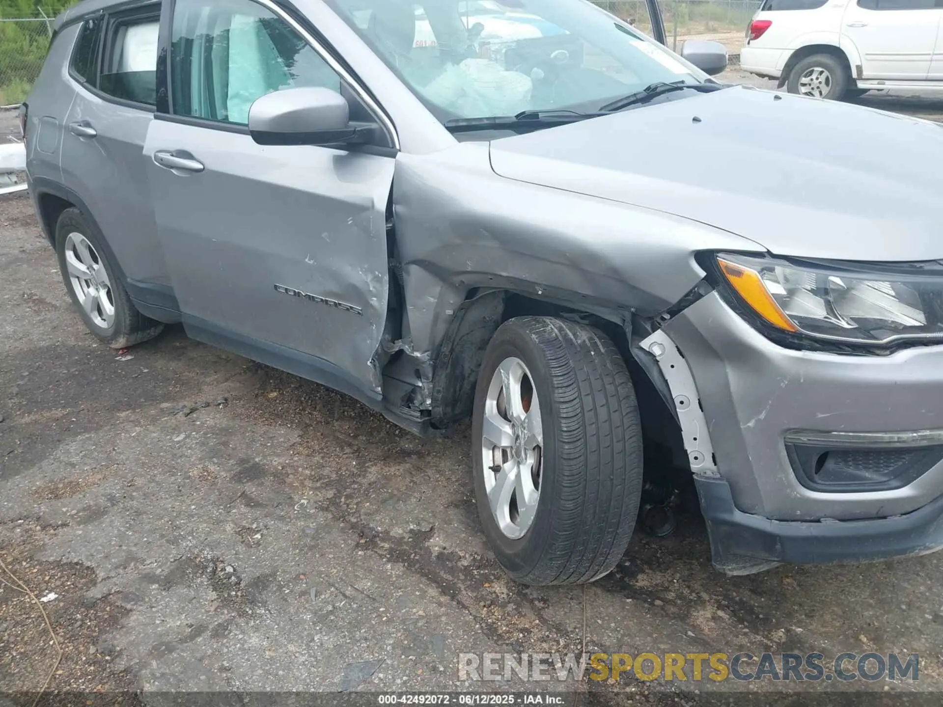 6 Photograph of a damaged car 3C4NJCBB8LT154398 JEEP COMPASS 2020