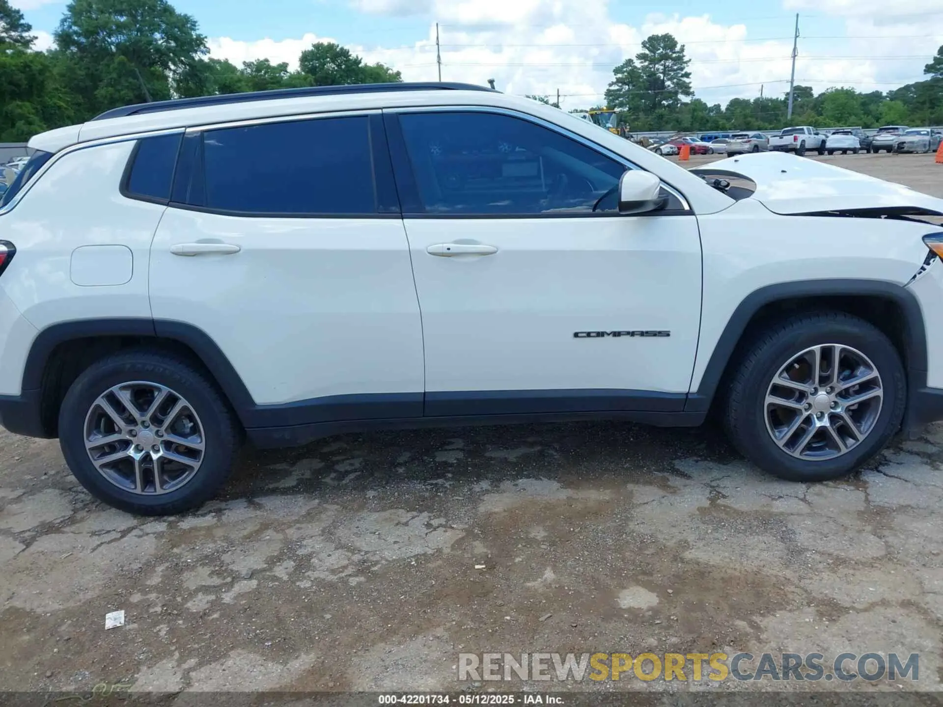 13 Photograph of a damaged car 3C4NJCBB8LT224711 JEEP COMPASS 2020