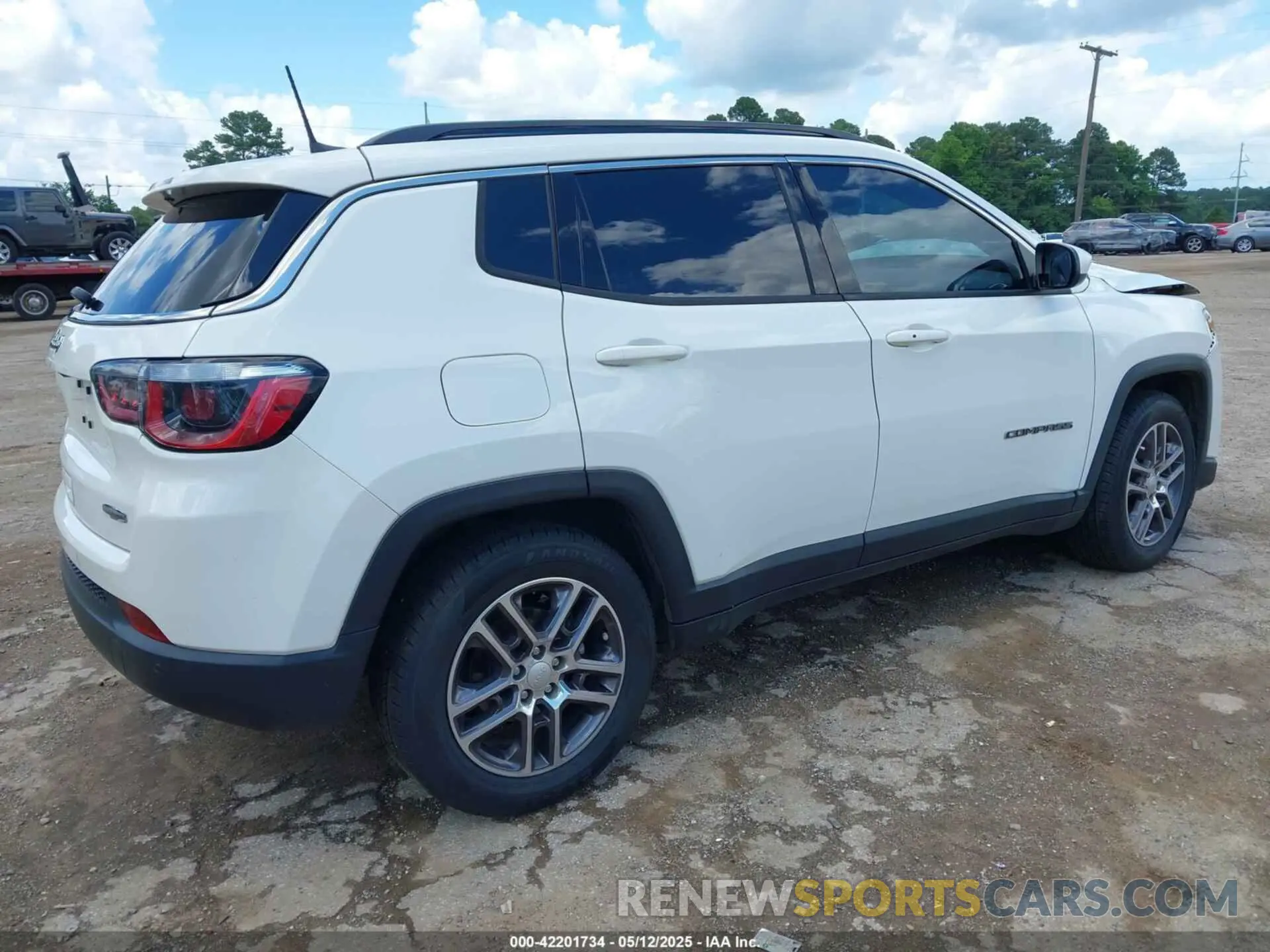 4 Photograph of a damaged car 3C4NJCBB8LT224711 JEEP COMPASS 2020