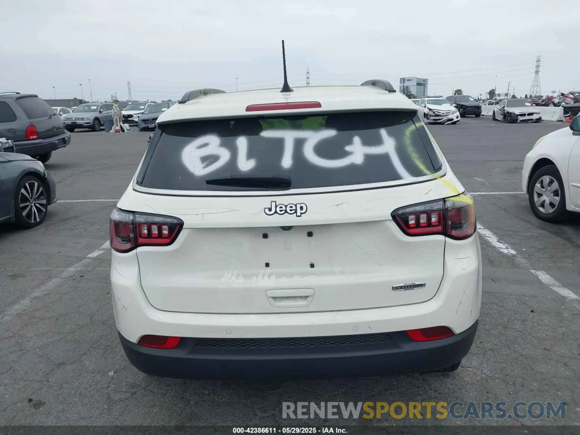 16 Photograph of a damaged car 3C4NJCBB8LT258891 JEEP COMPASS 2020