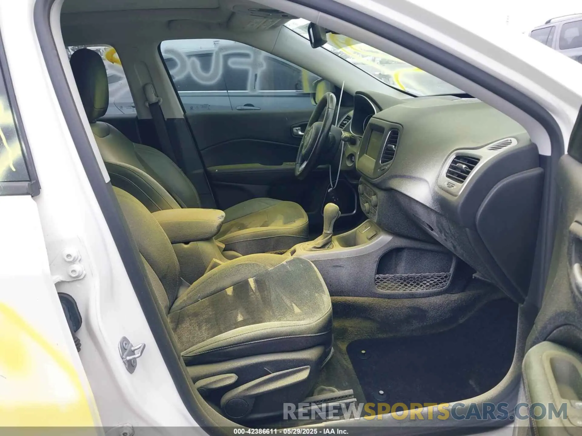 5 Photograph of a damaged car 3C4NJCBB8LT258891 JEEP COMPASS 2020