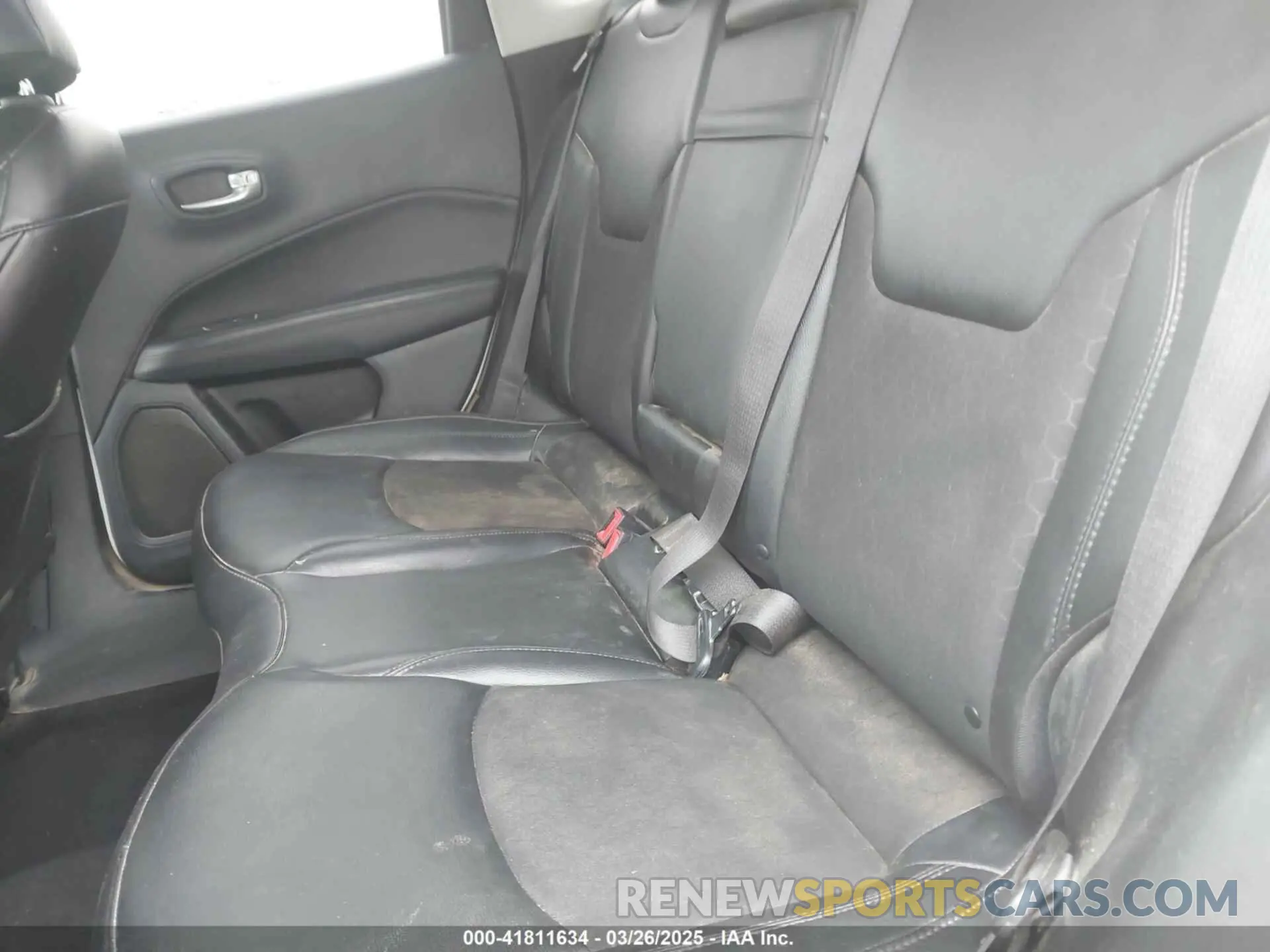 8 Photograph of a damaged car 3C4NJCBB9LT118042 JEEP COMPASS 2020