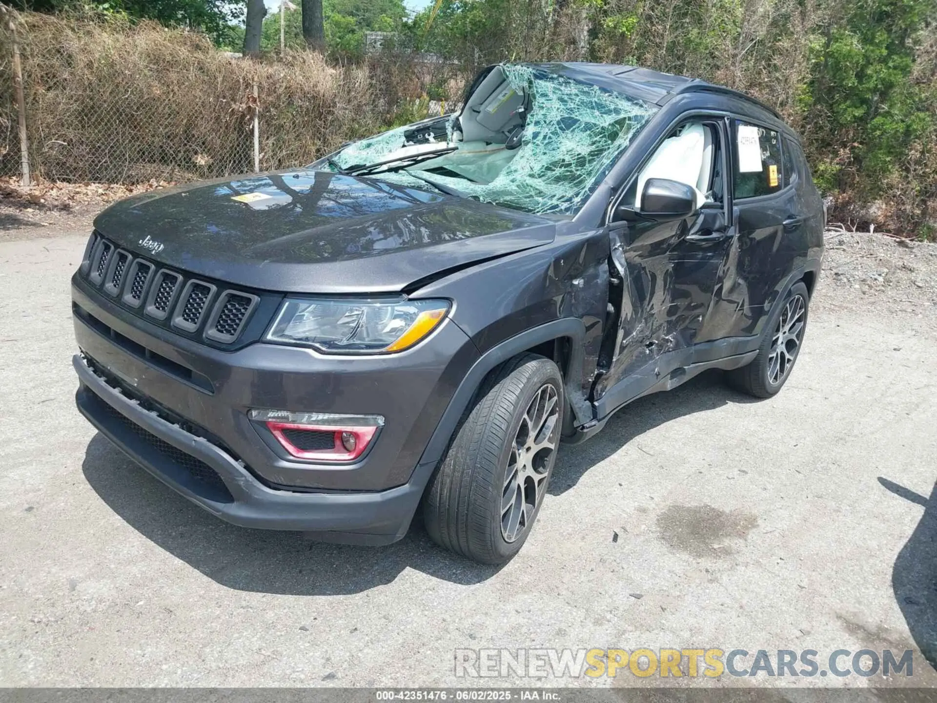 2 Photograph of a damaged car 3C4NJCBB9LT162087 JEEP COMPASS 2020