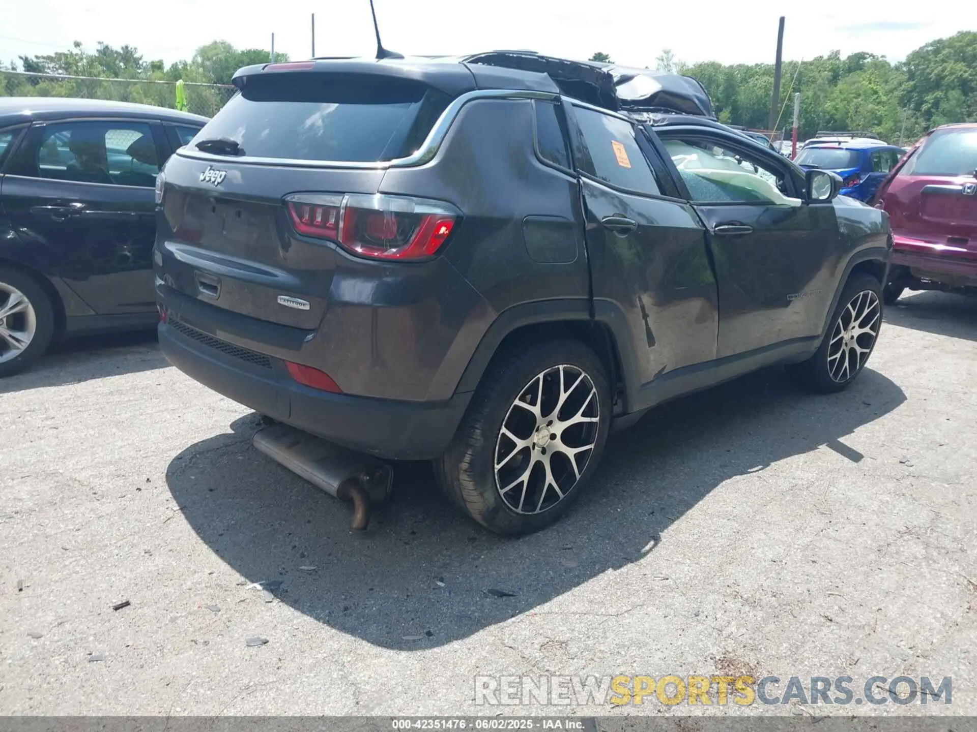 4 Photograph of a damaged car 3C4NJCBB9LT162087 JEEP COMPASS 2020